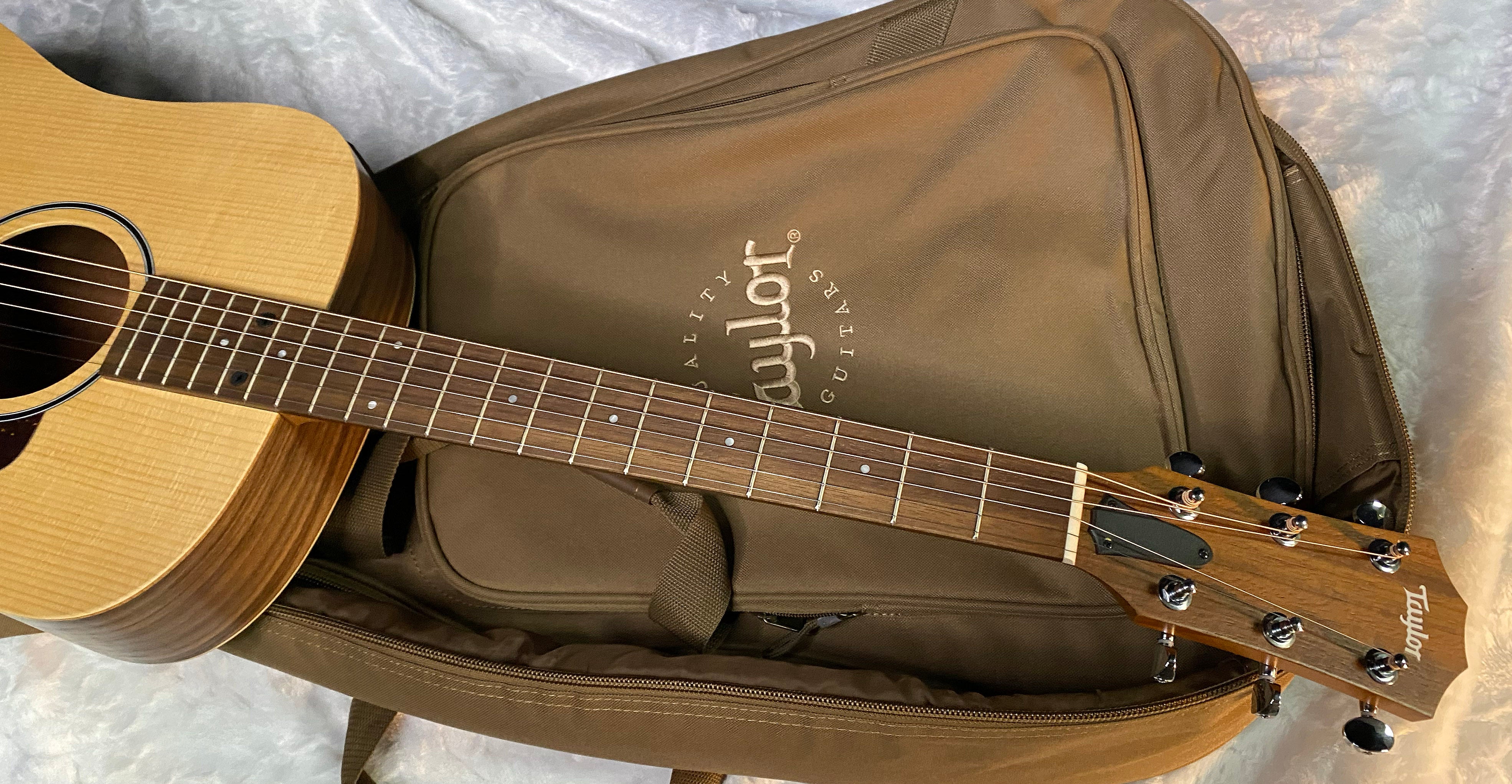 NEW! Taylor Big Baby Taylor BBTe Acoustic-electric Guitar - Natural Sitka Spruce - 3.95lbs - Authorized Dealer - G06244