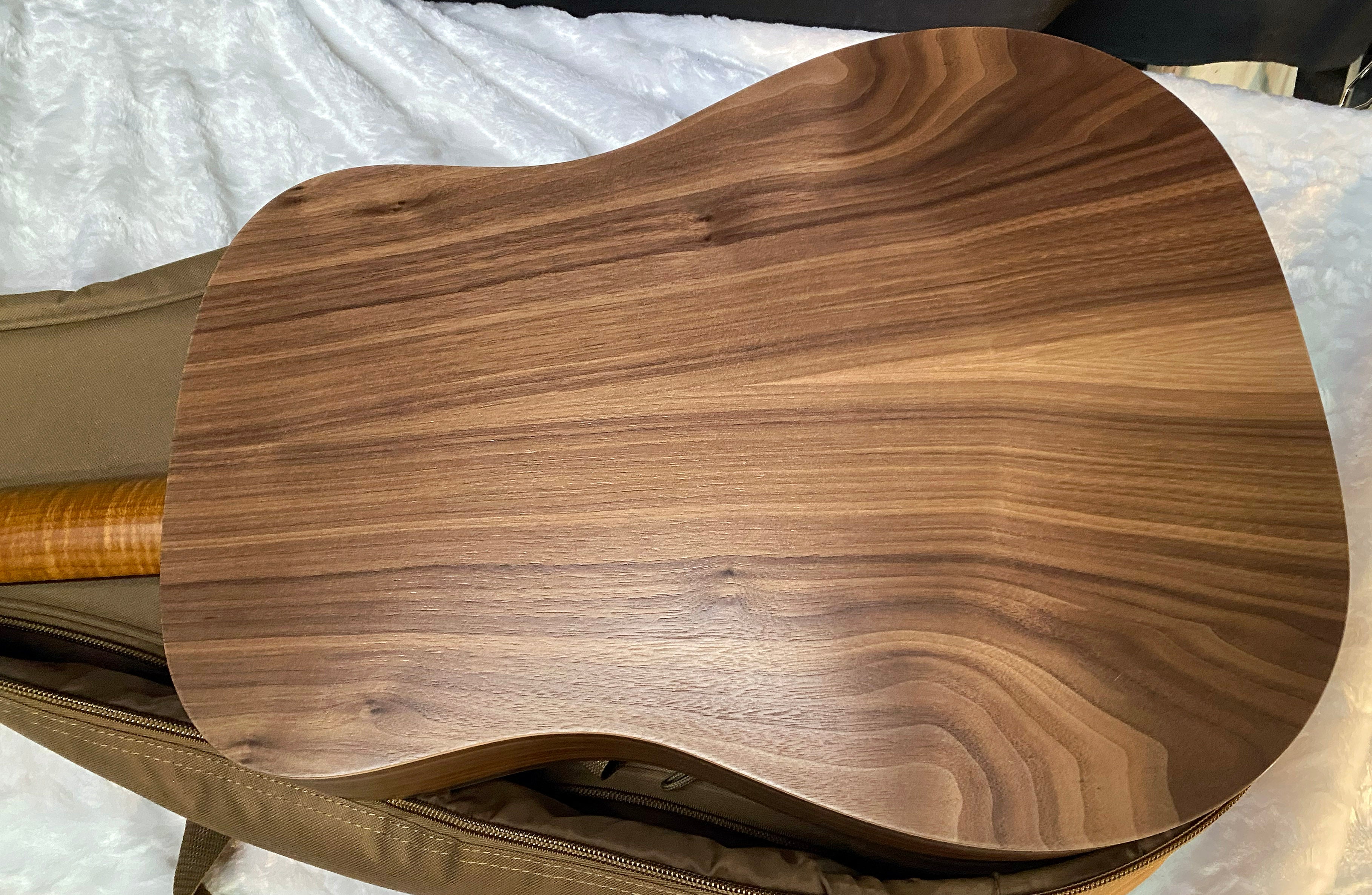 NEW! Taylor Big Baby Taylor BBTe Acoustic-electric Guitar - Natural Sitka Spruce - 3.95lbs - Authorized Dealer - G06244