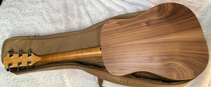 NEW! Taylor Big Baby Taylor BBTe Acoustic-electric Guitar - Natural Sitka Spruce - 3.95lbs - Authorized Dealer - G06244