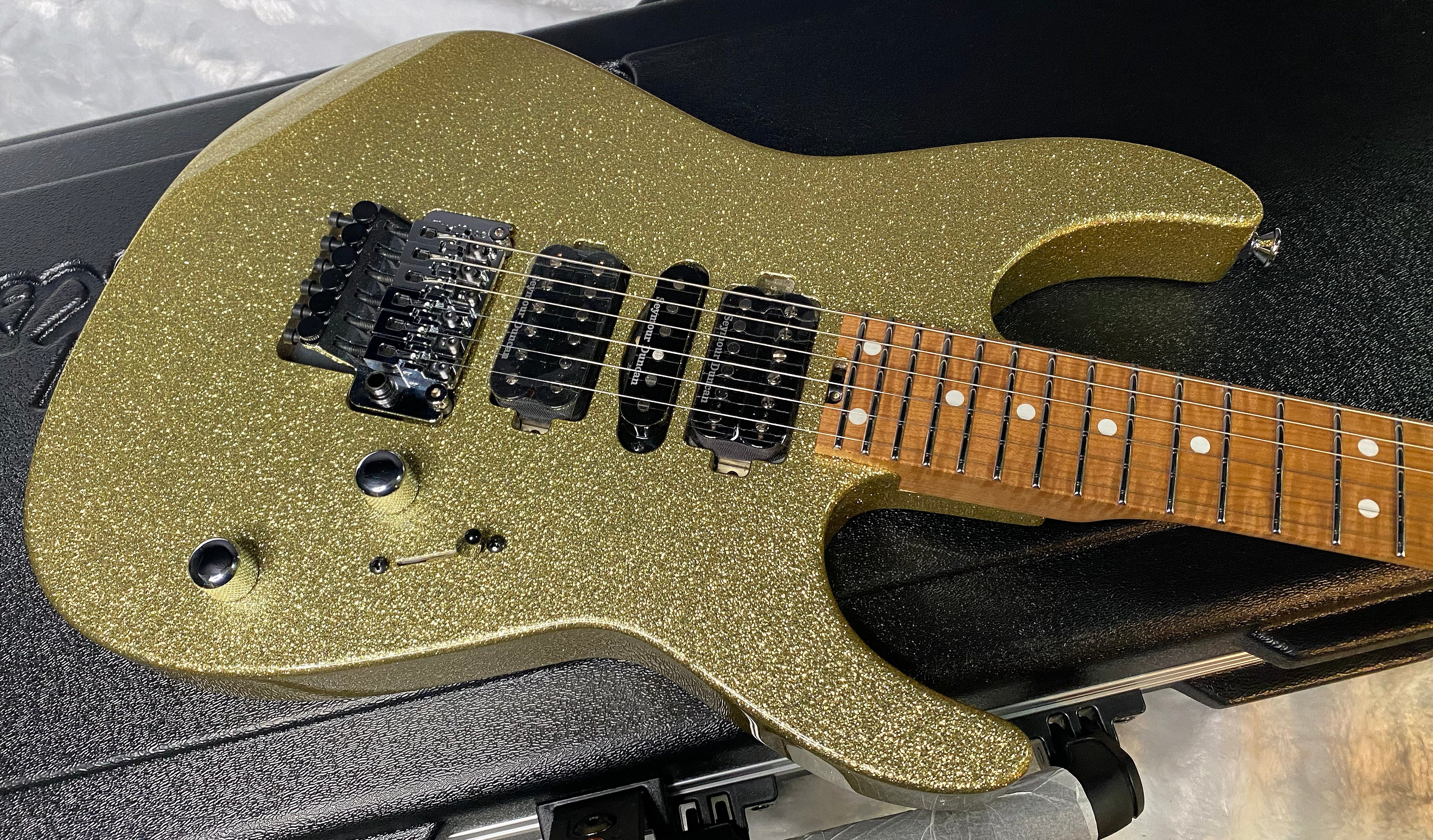 NEW ! Jackson Custom Shop Dinky HSH - Roasted Maple Neck & Fretboard - DK - Gold Sparkle - Authorized Dealer - 8.1 lbs - G06968