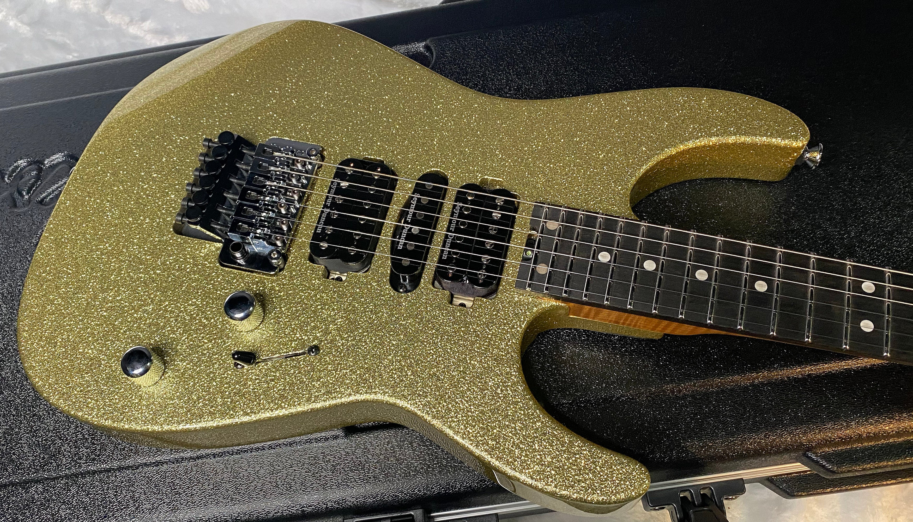 NEW ! Jackson Custom Shop Dinky HSH - Roasted Maple Neck & Ebony Fretboard - DK - Gold Sparkle - Authorized Dealer - 8.4 lbs - G06970