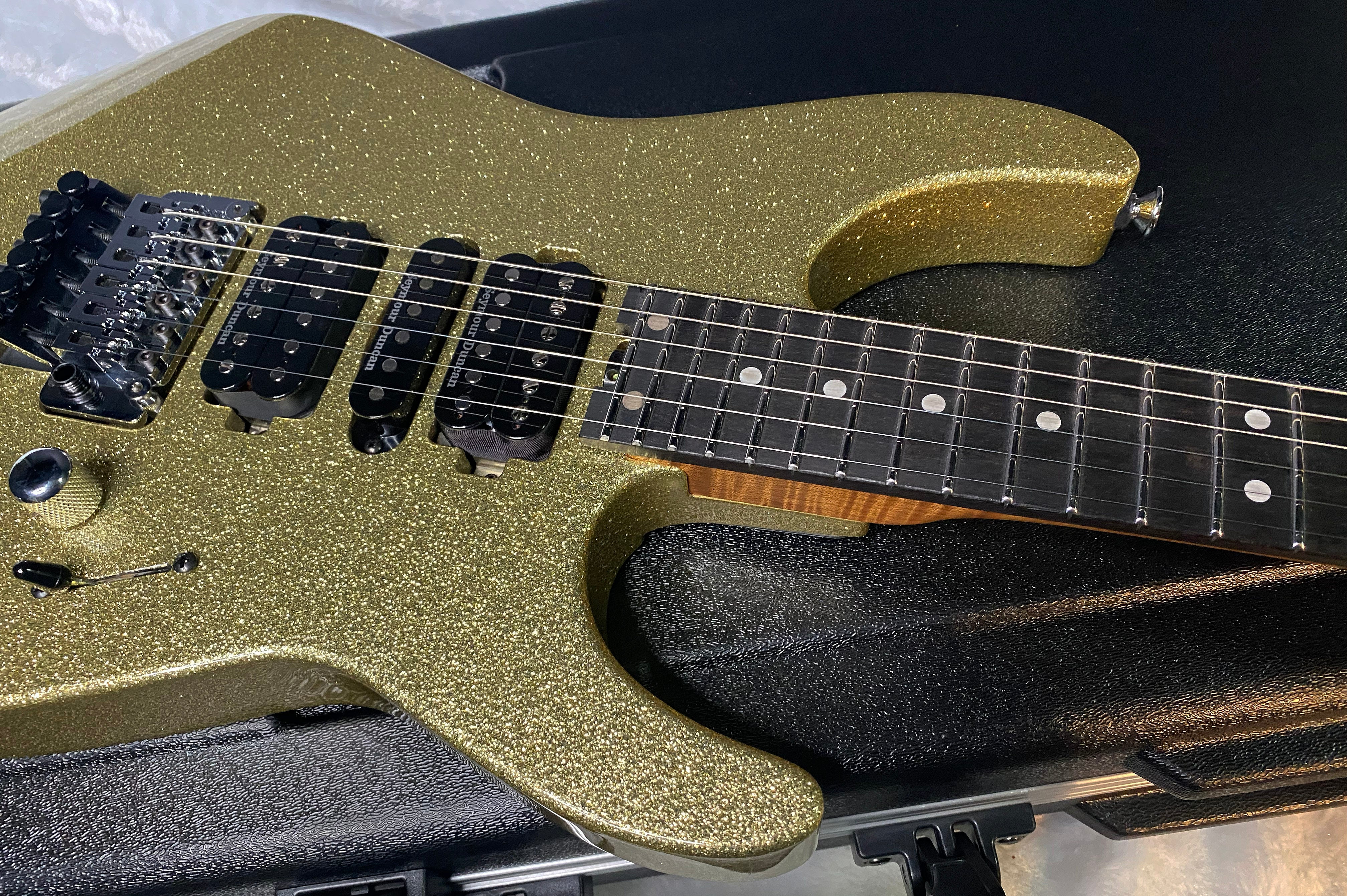 NEW ! Jackson Custom Shop Dinky HSH - Roasted Maple Neck & Ebony Fretboard - DK - Gold Sparkle - Authorized Dealer - 8.4 lbs - G06970