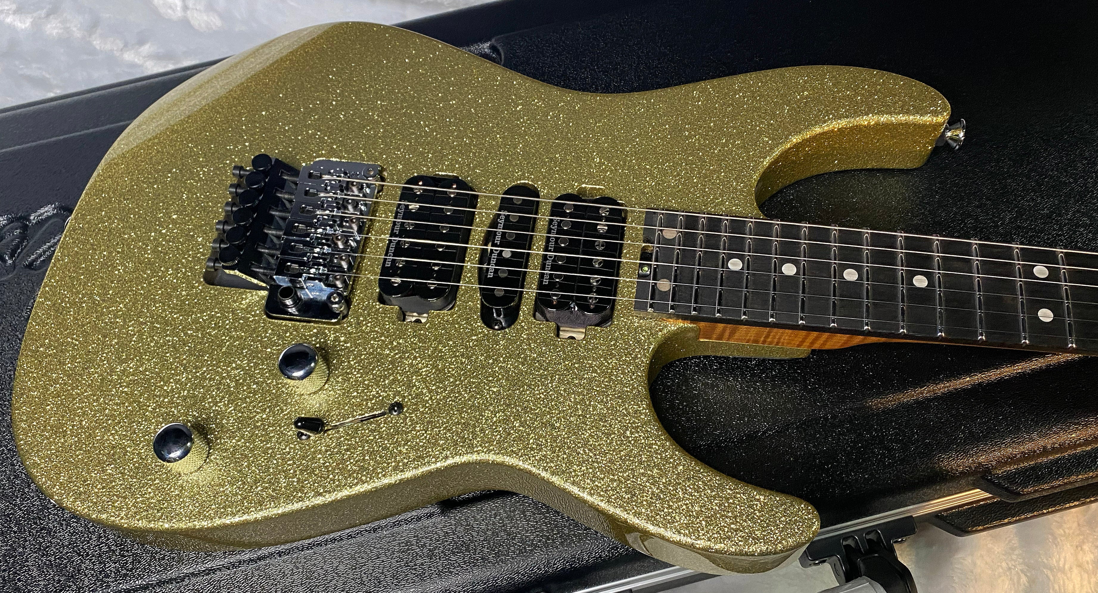 NEW ! Jackson Custom Shop Dinky HSH - Roasted Maple Neck & Ebony Fretboard - DK - Gold Sparkle - Authorized Dealer - 8.4 lbs - G06970