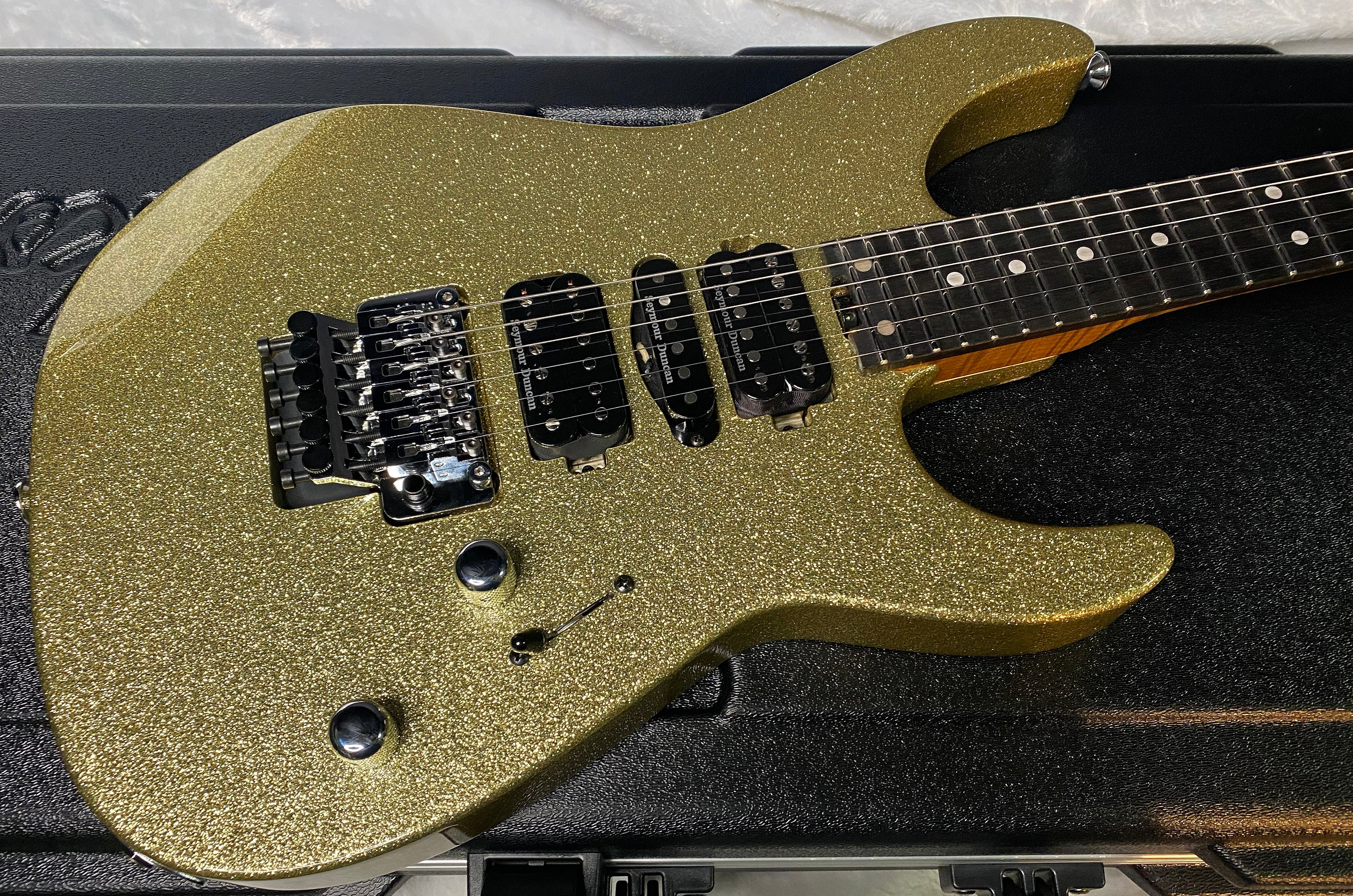 NEW ! Jackson Custom Shop Dinky HSH - Roasted Maple Neck & Ebony Fretboard - DK - Gold Sparkle - Authorized Dealer - 8.4 lbs - G06970