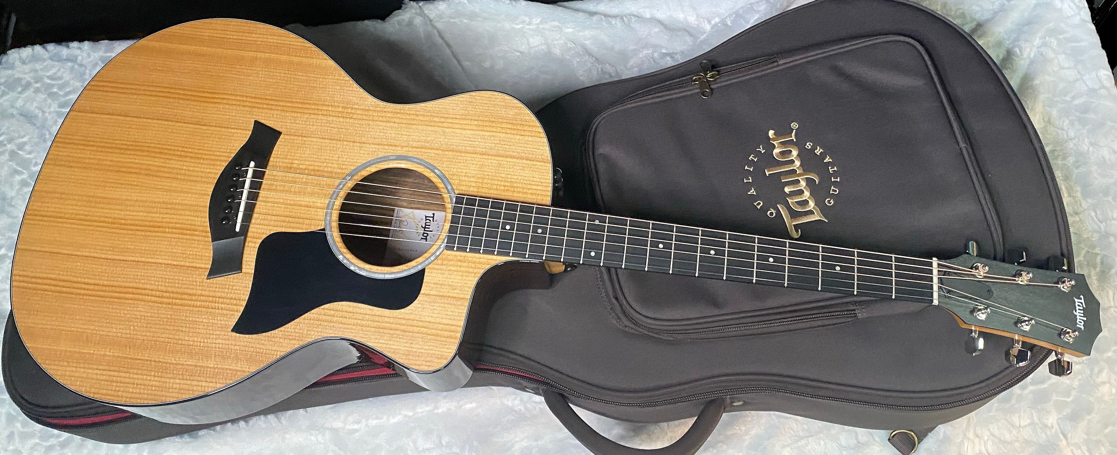 NEW! Taylor 214ce Plus Grand Auditorium Acoustic-Electric Guitar Natural Finish - 4.7lbs - Authorized Dealer - G06248