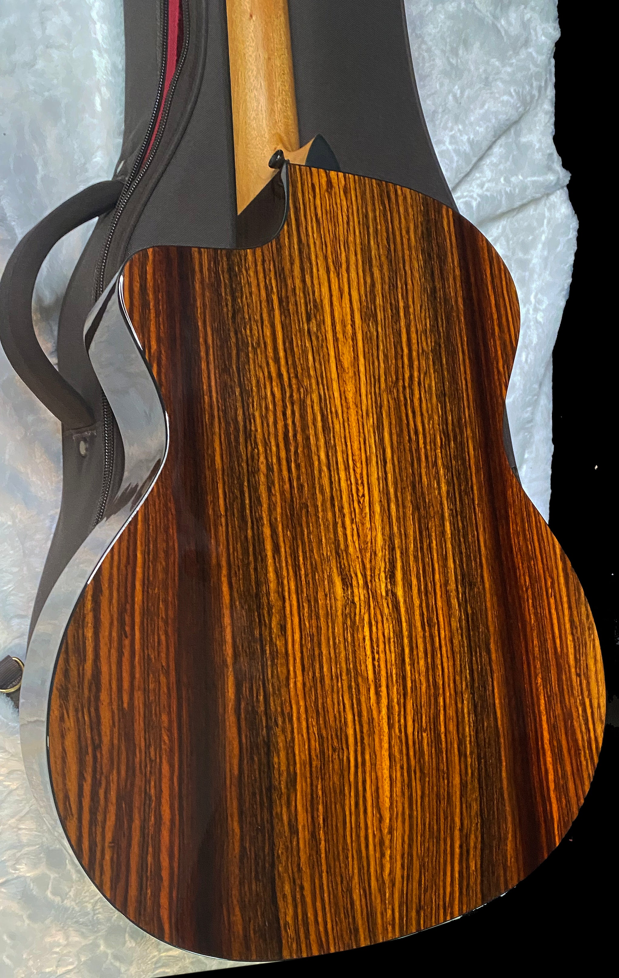 NEW! Taylor 214ce Plus Grand Auditorium Acoustic-Electric Guitar Natural Finish - 4.7lbs - Authorized Dealer - G06248