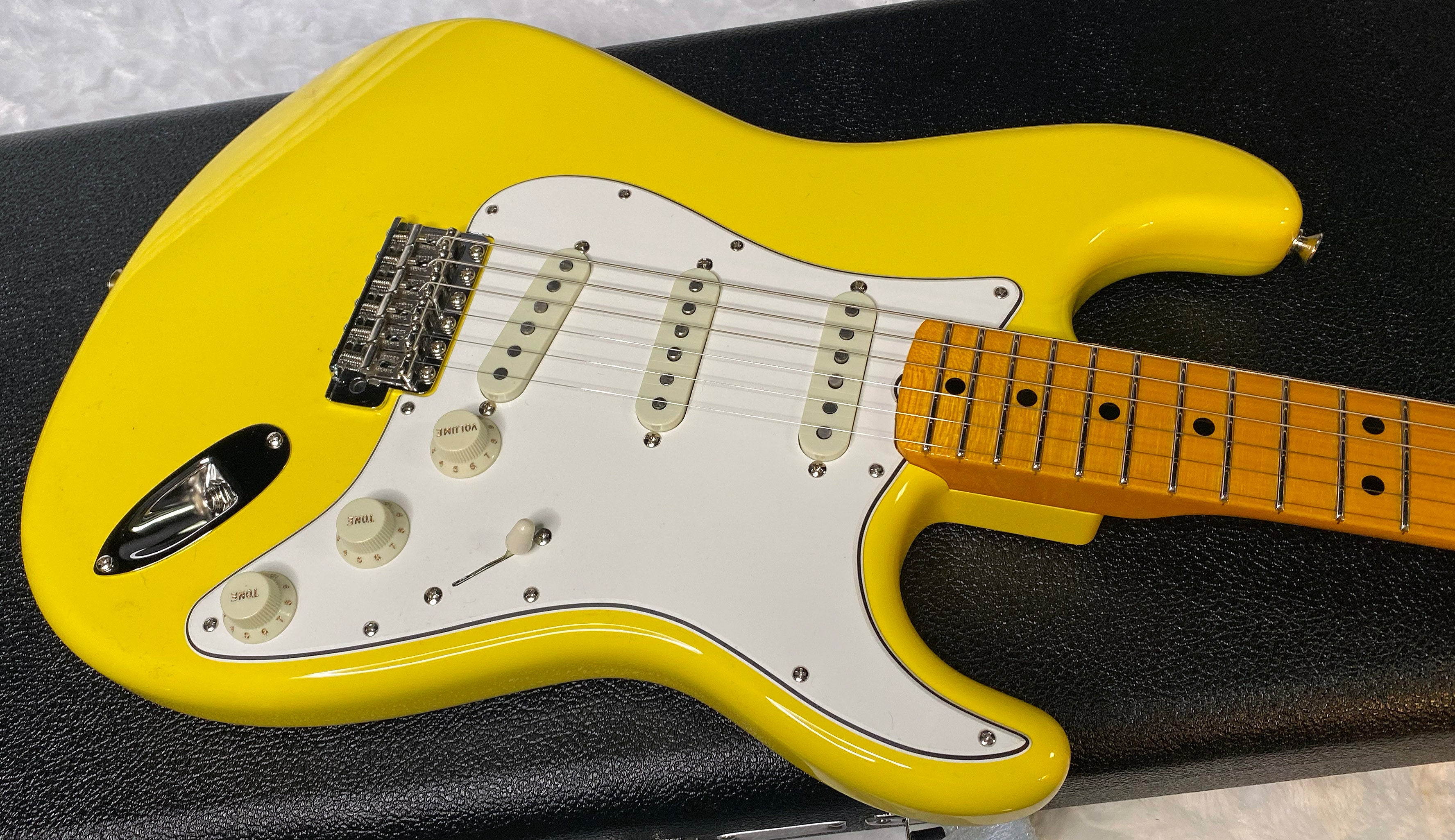 NEW! Fender Custom Shop Special Run '69 Stratocaster NOS Gloss Finish - Handwound P/U's - Graffiti Yellow - Reverse Matching Headstock - 7.7 lbs - Authorized Dealer - One OFF! SUPRE RARE! G06971