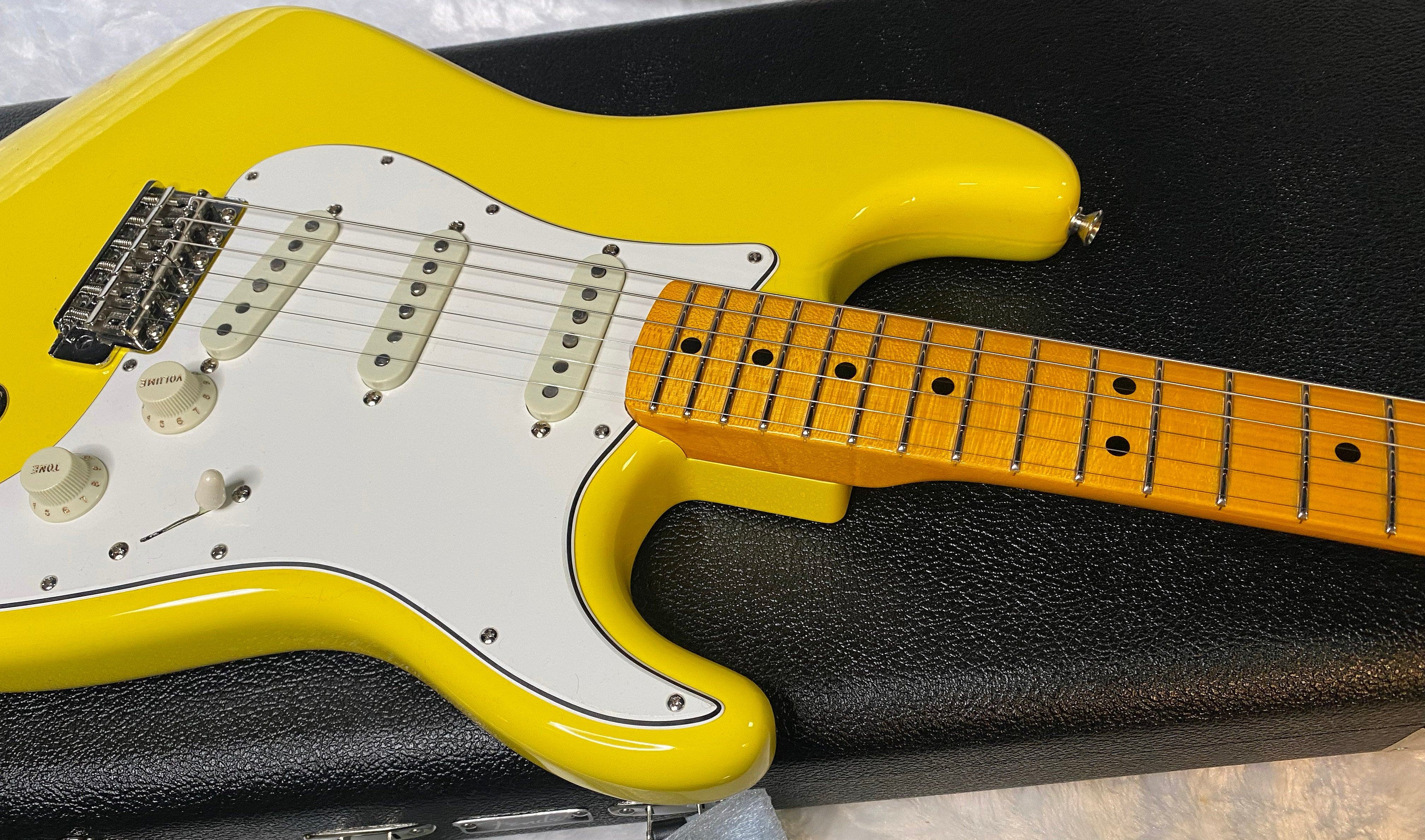 NEW! Fender Custom Shop Special Run '69 Stratocaster NOS Gloss Finish - Handwound P/U's - Graffiti Yellow - Reverse Matching Headstock - 7.7 lbs - Authorized Dealer - One OFF! SUPRE RARE! G06971