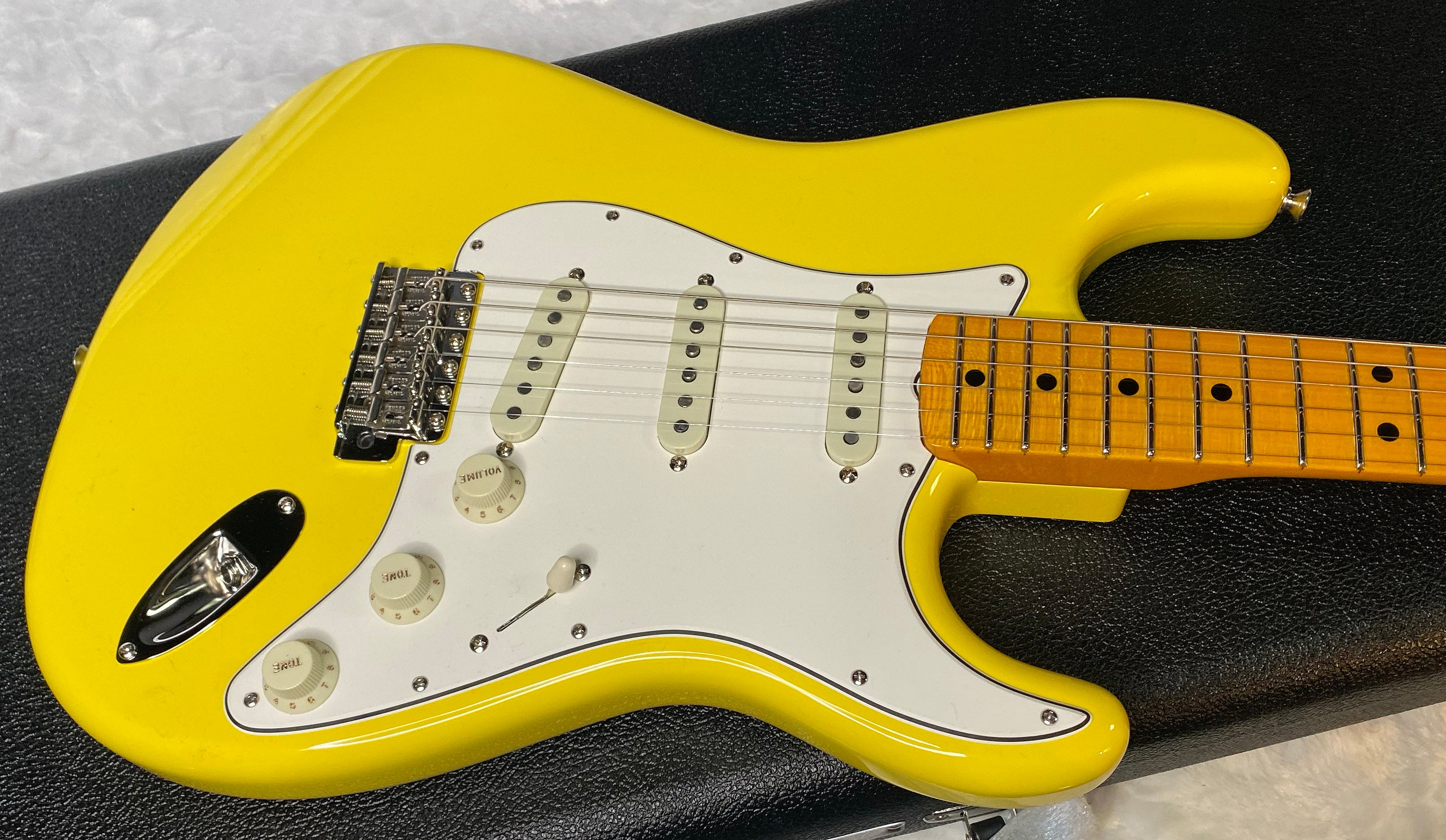 NEW! Fender Custom Shop Special Run '69 Stratocaster NOS Gloss Finish - Handwound P/U's - Graffiti Yellow - Reverse Matching Headstock - 7.7 lbs - Authorized Dealer - One OFF! SUPRE RARE! G06971