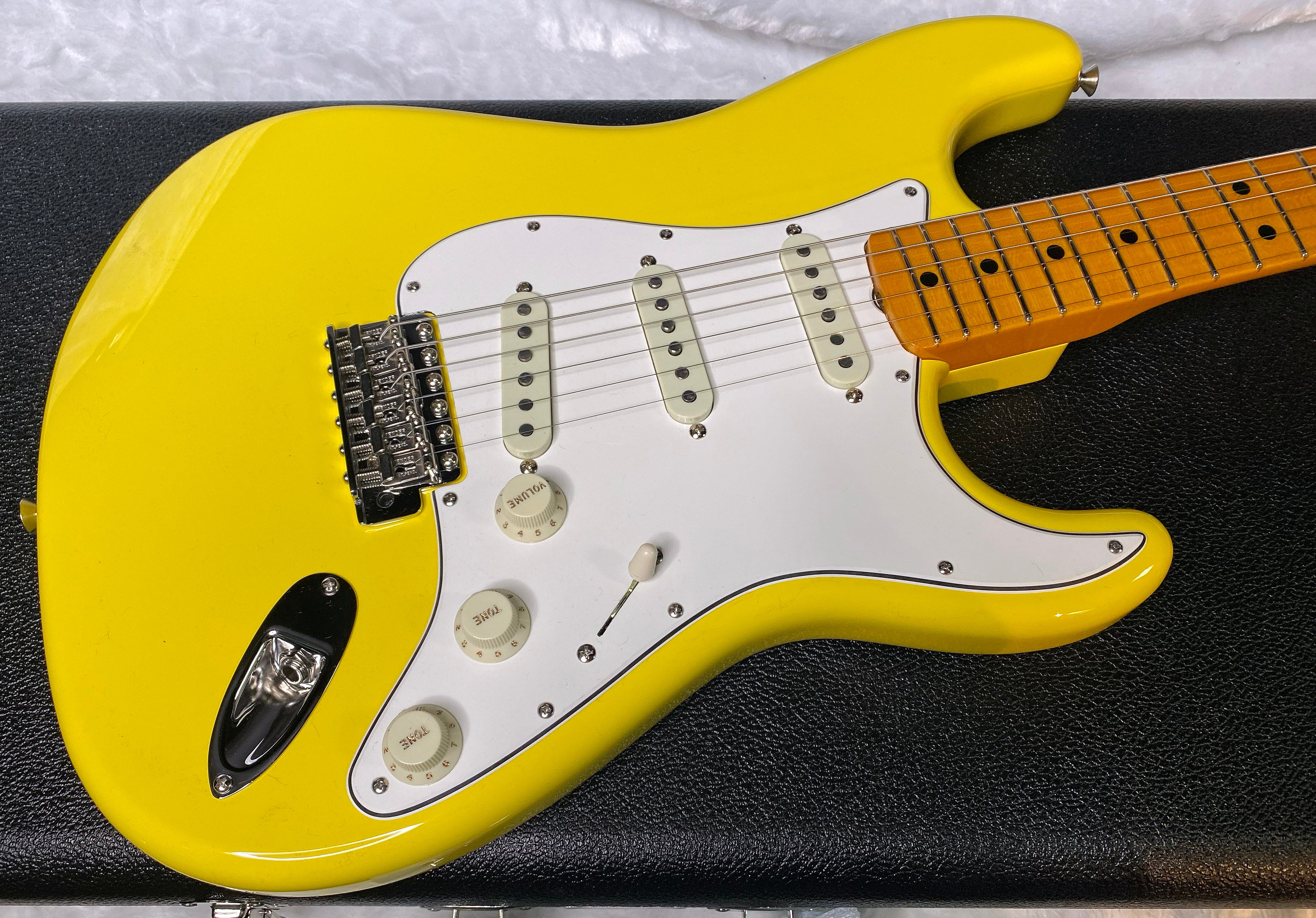 NEW! Fender Custom Shop Special Run '69 Stratocaster NOS Gloss Finish - Handwound P/U's - Graffiti Yellow - Reverse Matching Headstock - 7.7 lbs - Authorized Dealer - One OFF! SUPRE RARE! G06971