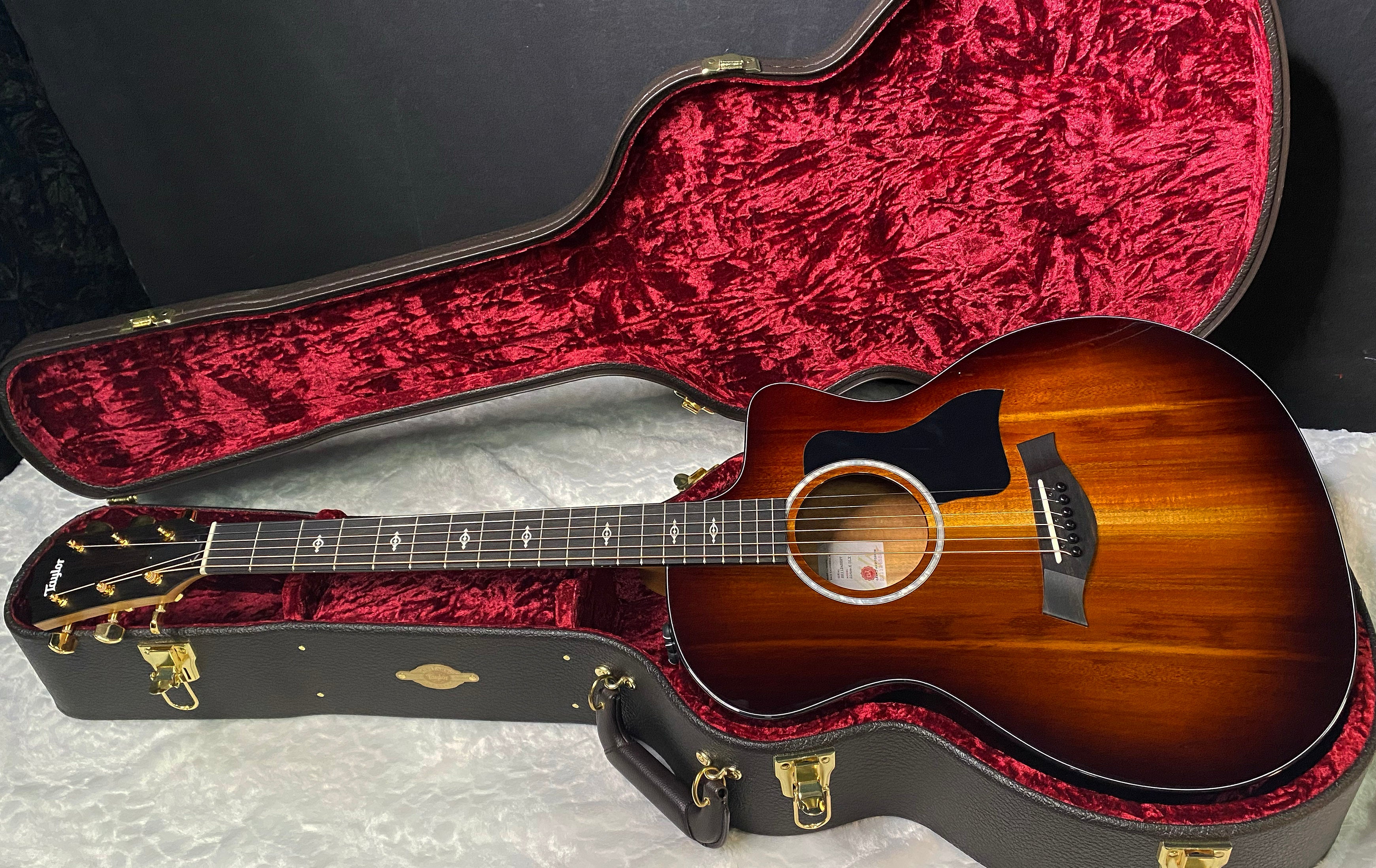 NEW! Taylor 224ce-K DLX Grand Auditorium Acoustic-Electric Guitar - Tobacco - 4.9lbs - Authorized Dealer - G06266