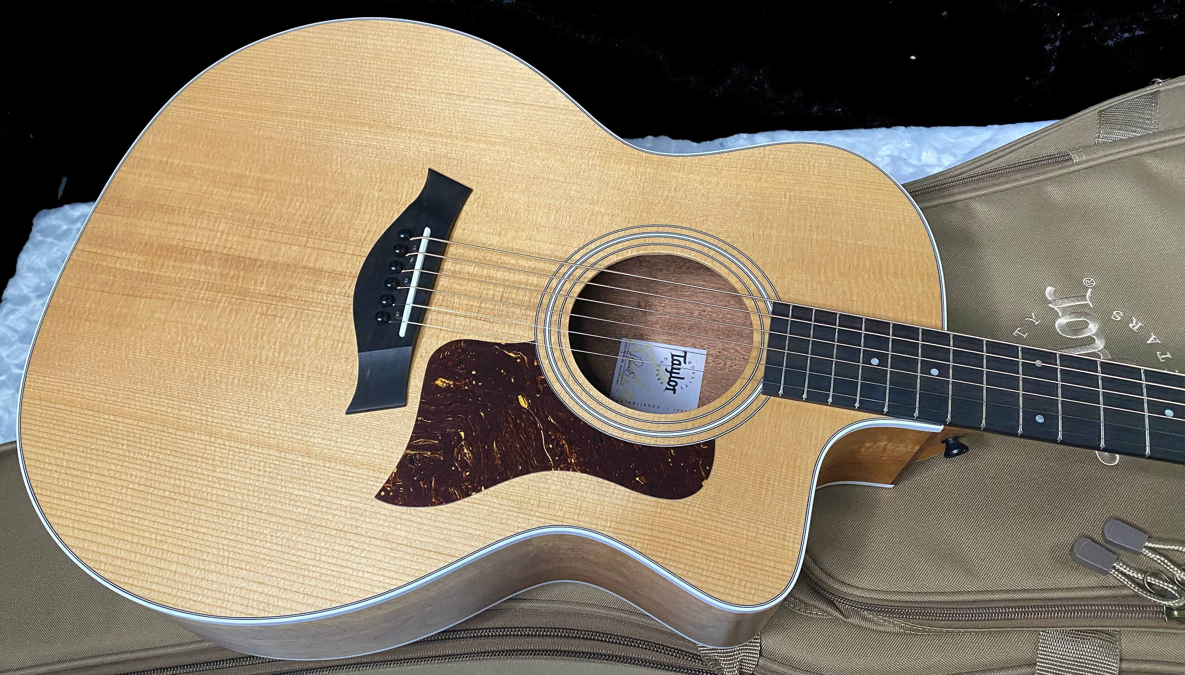 NEW! Taylor 214ce-K Koa Grand Auditorium Acoustic-Electric Guitar Natural Finish - 4.4lbs - Authorized Dealer - G06282