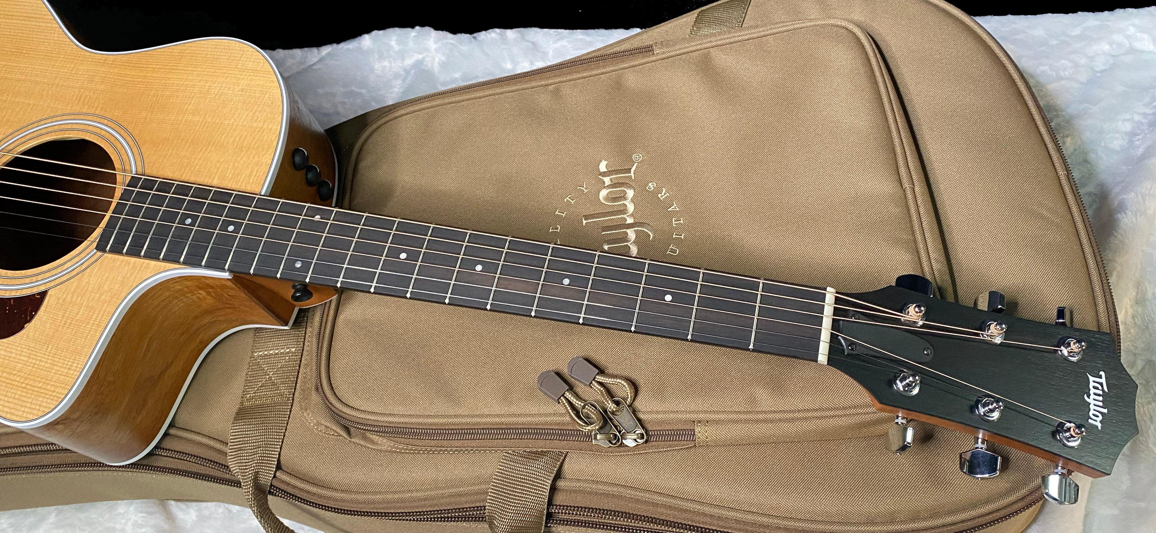 NEW! Taylor 214ce-K Koa Grand Auditorium Acoustic-Electric Guitar Natural Finish - 4.4lbs - Authorized Dealer - G06282