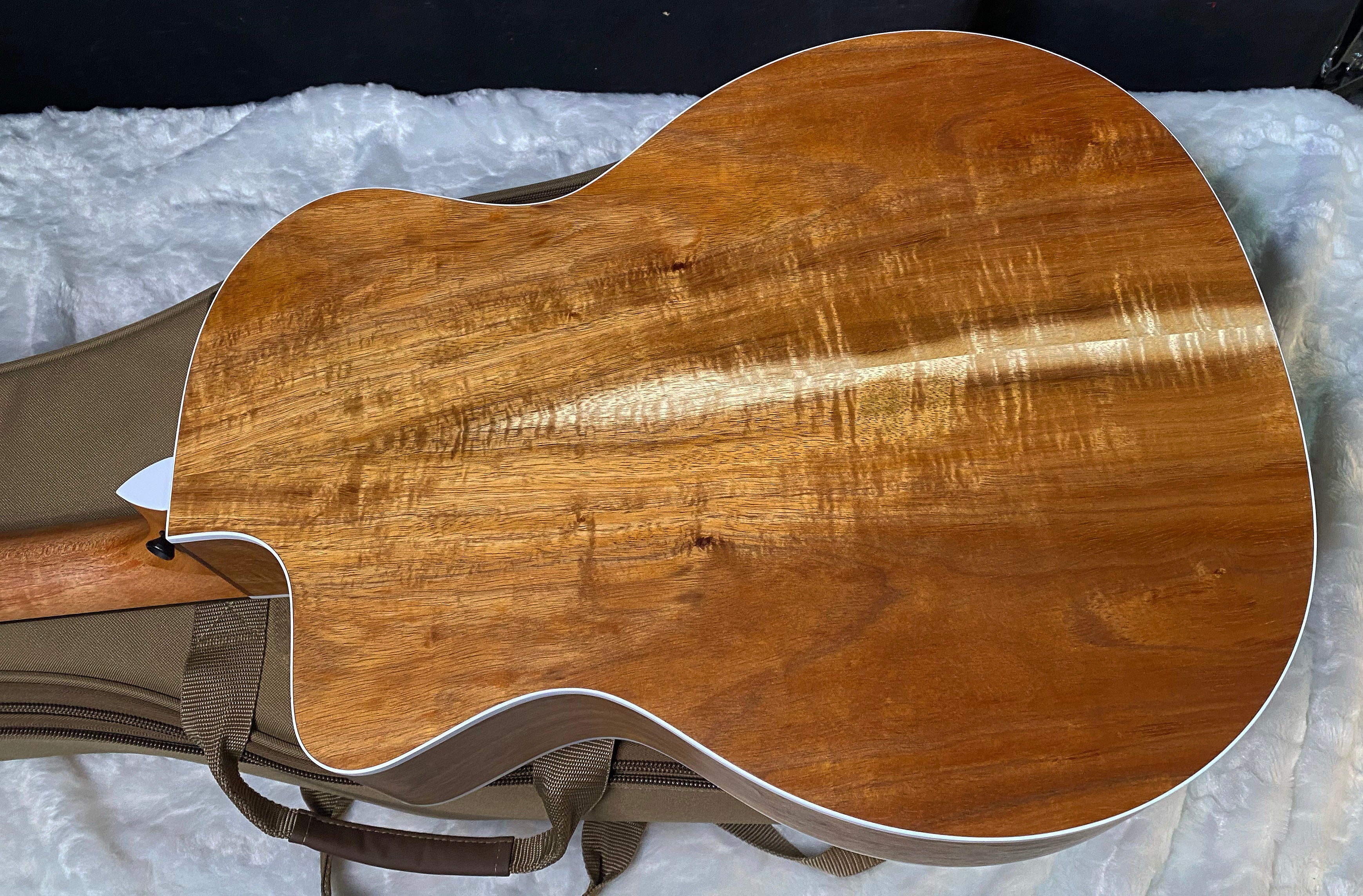 NEW! Taylor 214ce-K Koa Grand Auditorium Acoustic-Electric Guitar Natural Finish - 4.4lbs - Authorized Dealer - G06282