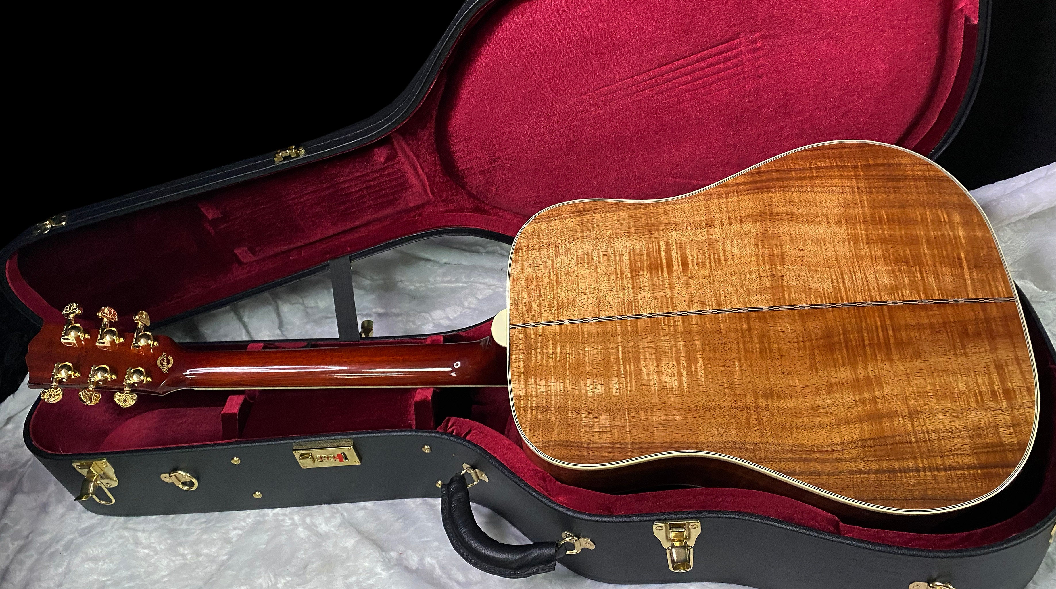NEW! Gibson Hummingbird Custom Koa - Dealer Select - Autumnburst - Authorized Dealer - Custom Shop - 4.6 lbs - G07696