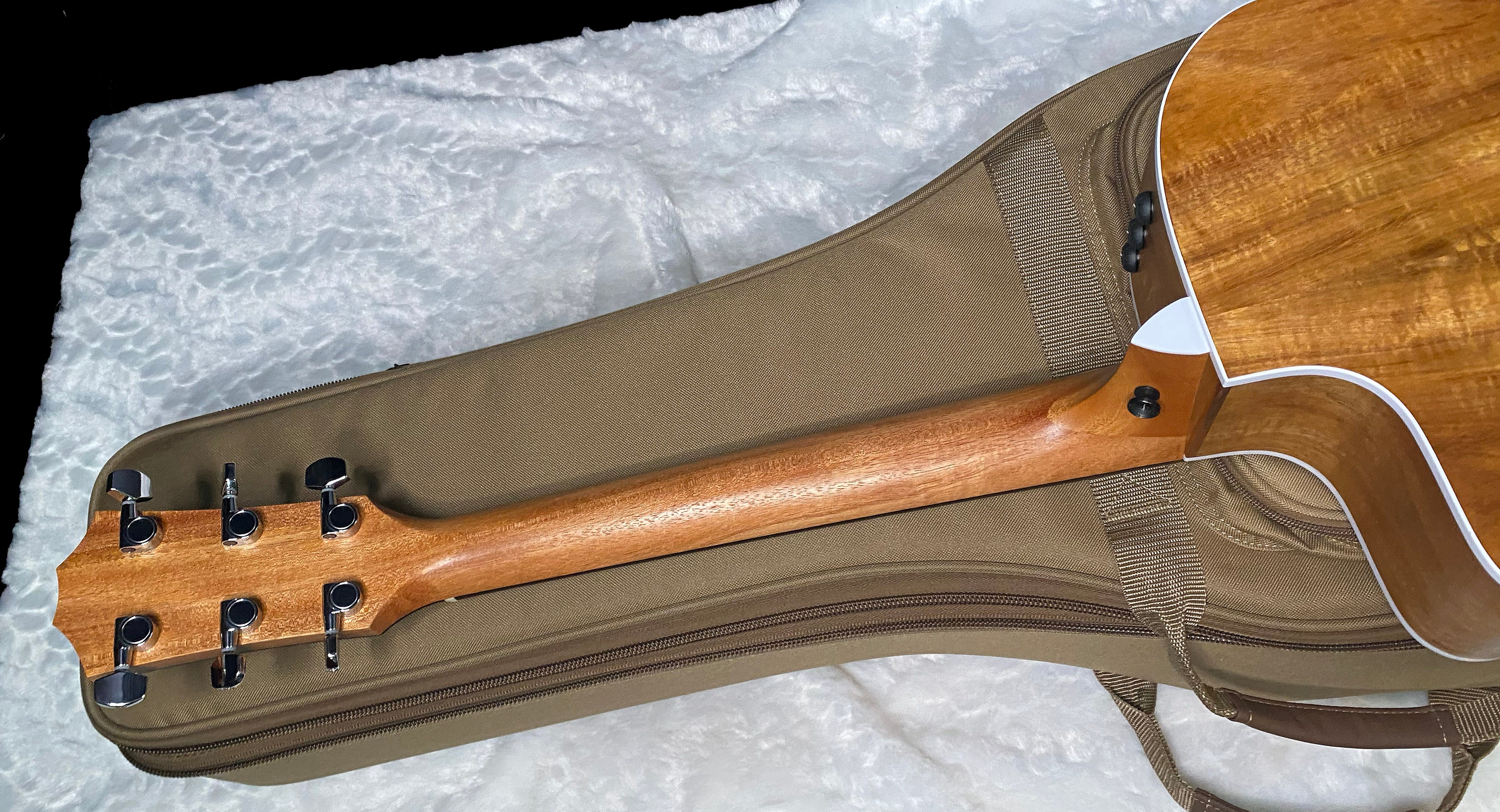 NEW! Taylor 214ce-K Koa Grand Auditorium Acoustic-Electric Guitar Natural Finish - 4.4lbs - Authorized Dealer - G06282