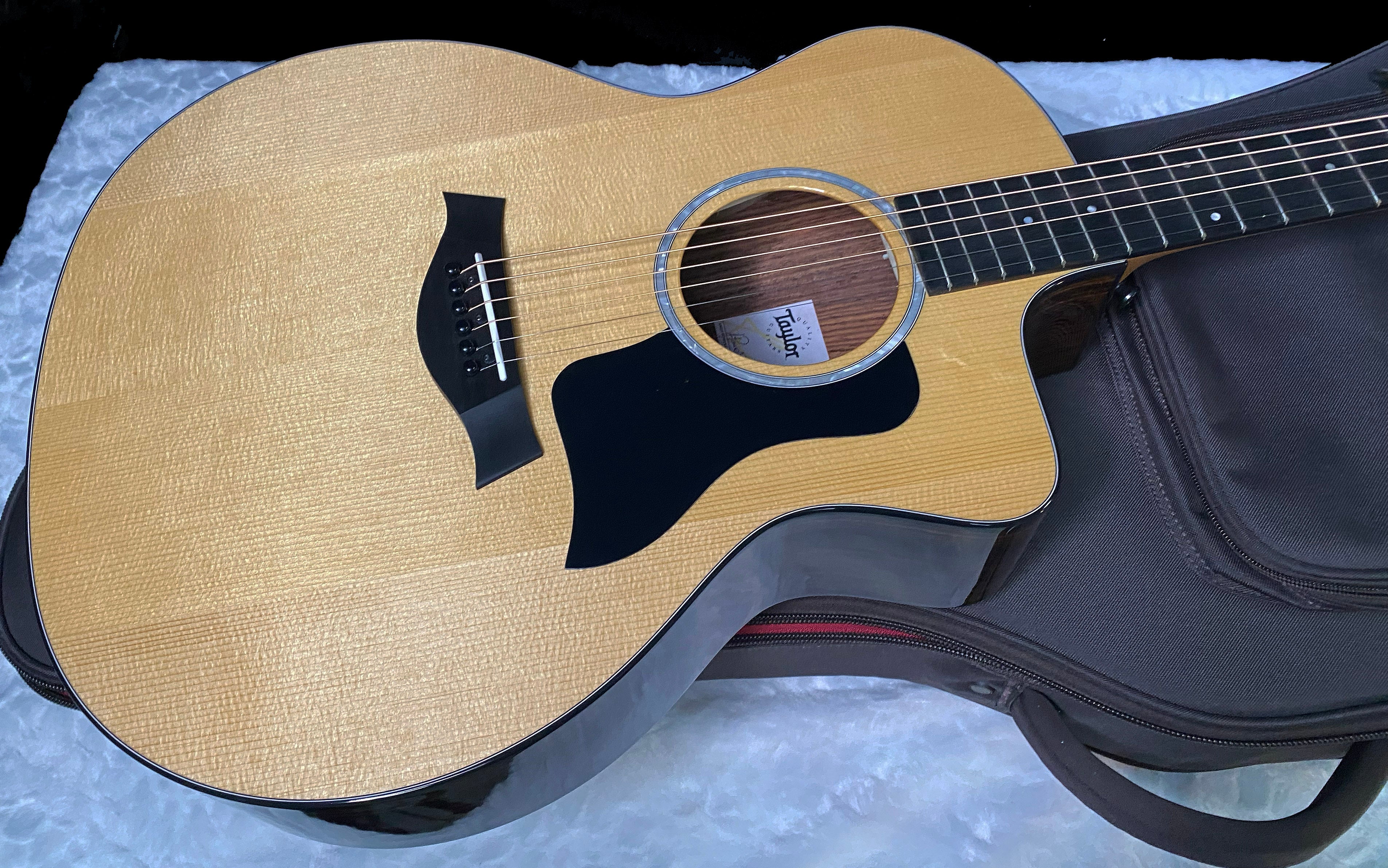 NEW! Taylor 214ce Plus Grand Auditorium Acoustic-Electric Guitar Natural Finish - 4.9lbs - Authorized Dealer - G06268