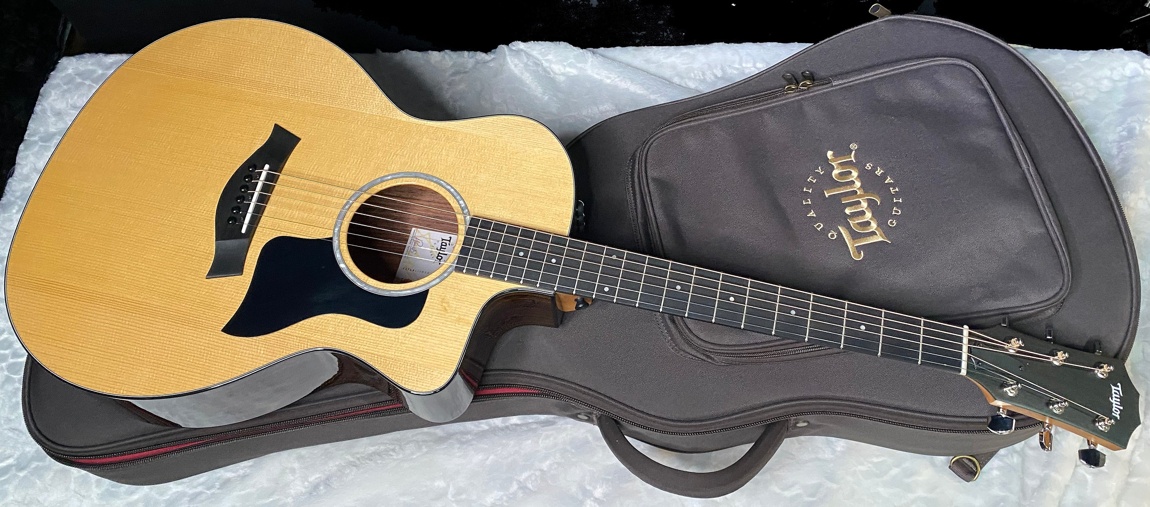 NEW! Taylor 214ce Plus Grand Auditorium Acoustic-Electric Guitar Natural Finish - 4.9lbs - Authorized Dealer - G06268