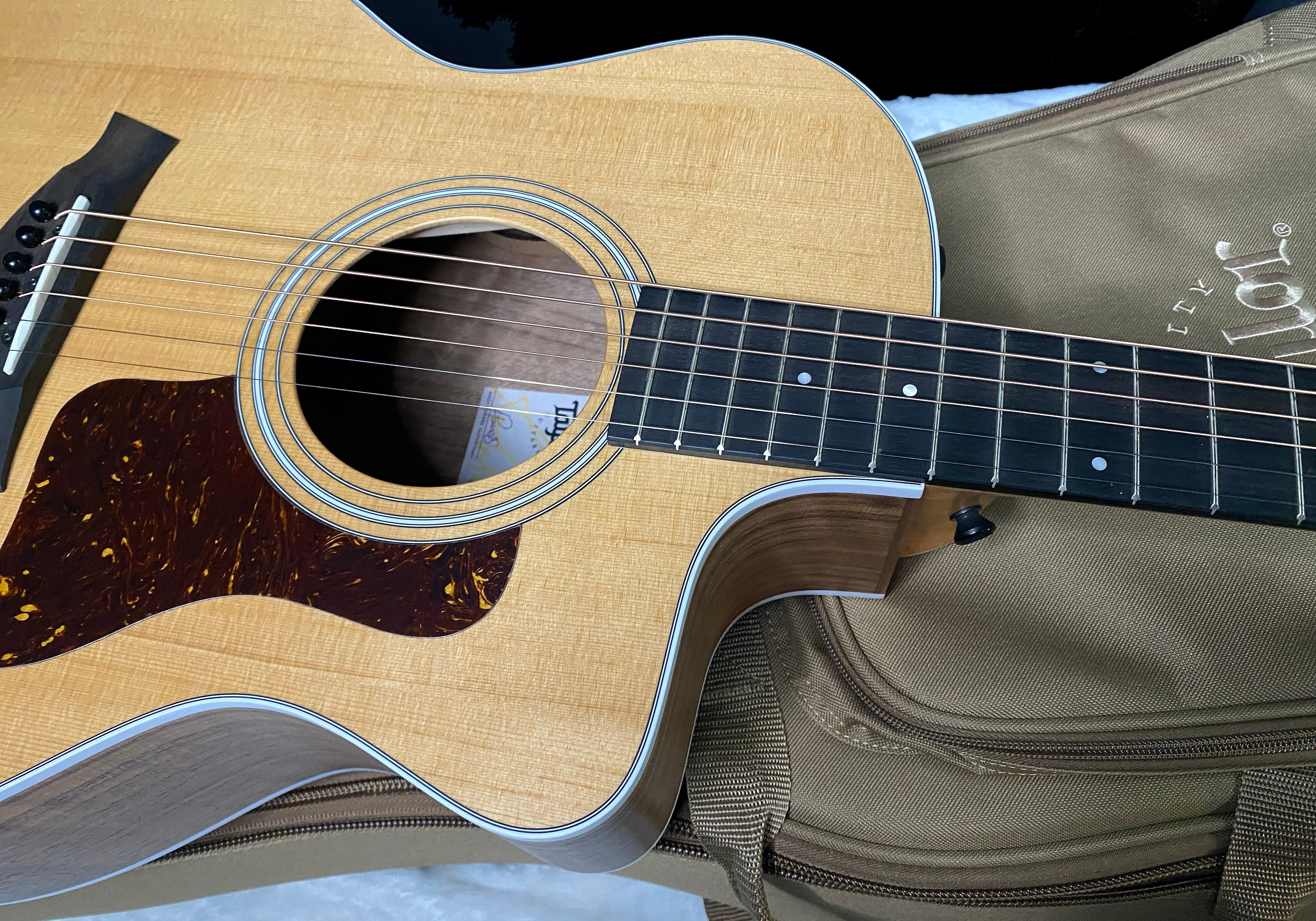 NEW! Taylor 214ce Grand Auditorium Acoustic-Electric Guitar Natural Finish - 4.35lbs - Authorized Dealer - G06242
