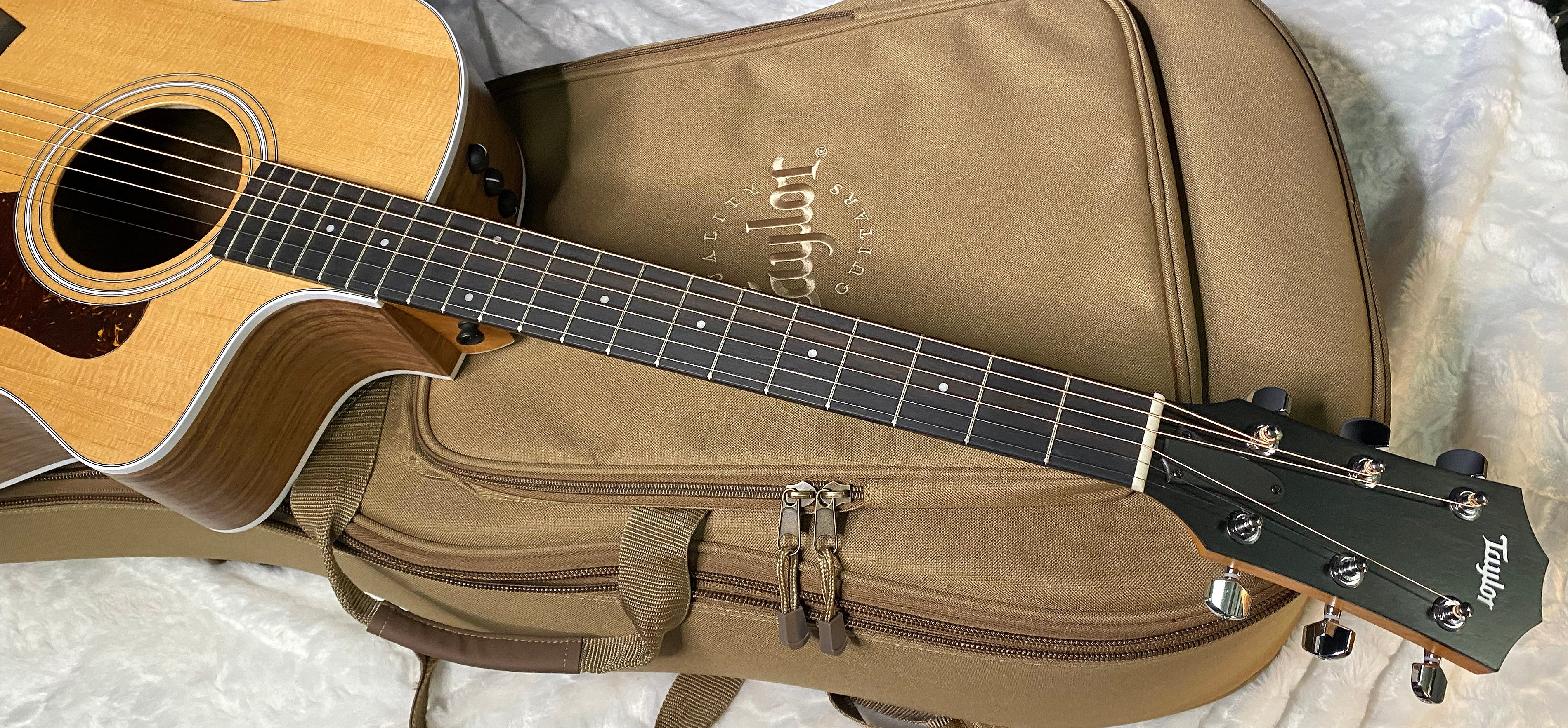 NEW! Taylor 214ce Grand Auditorium Acoustic-Electric Guitar Natural Finish - 4.35lbs - Authorized Dealer - G06242