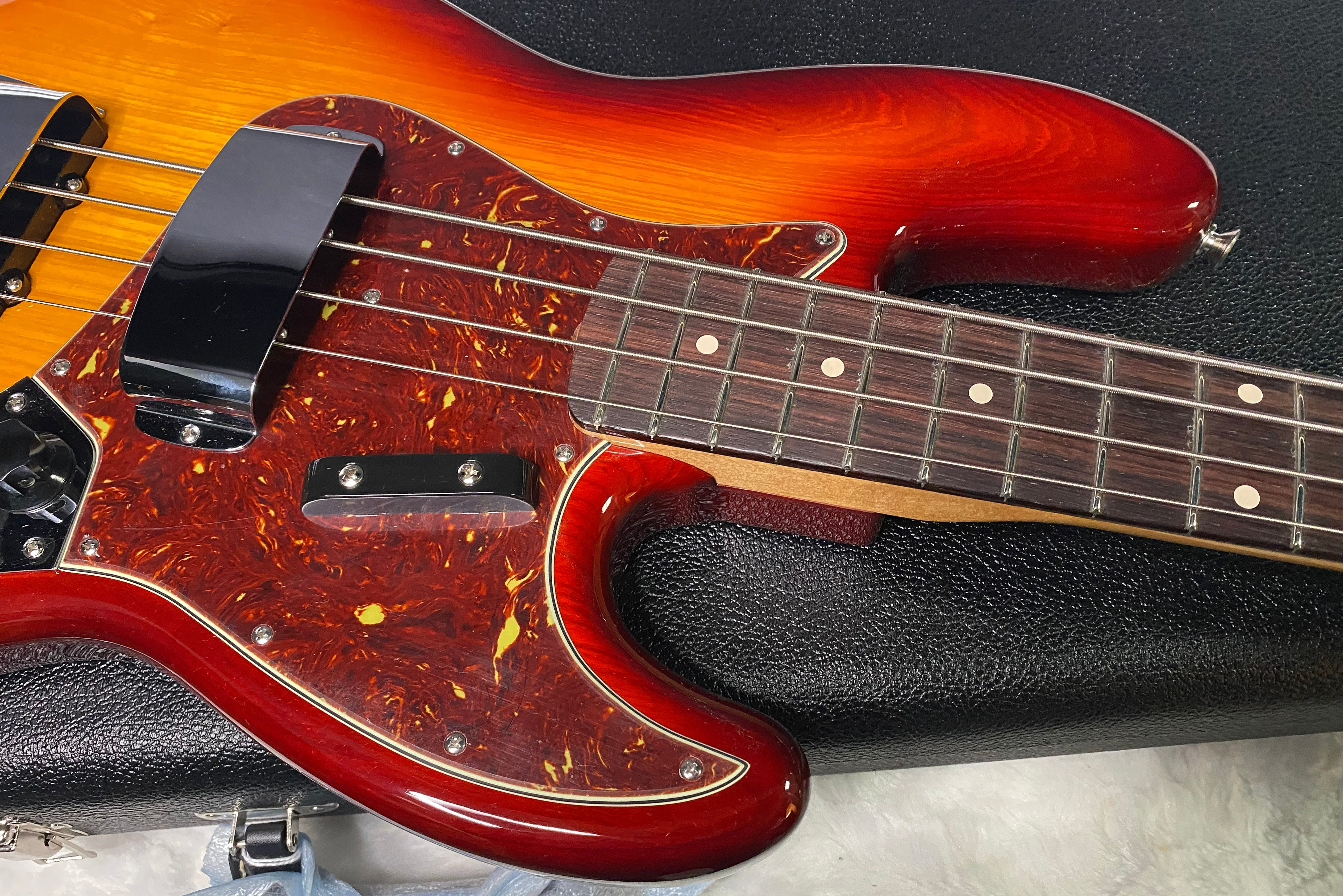 NEW! Fender Custom Shop 64 Jazz Bass NOS - Ash Body - Aged Cherry Sunburst - 9.7 lbs - Authorized Dealer - G06980