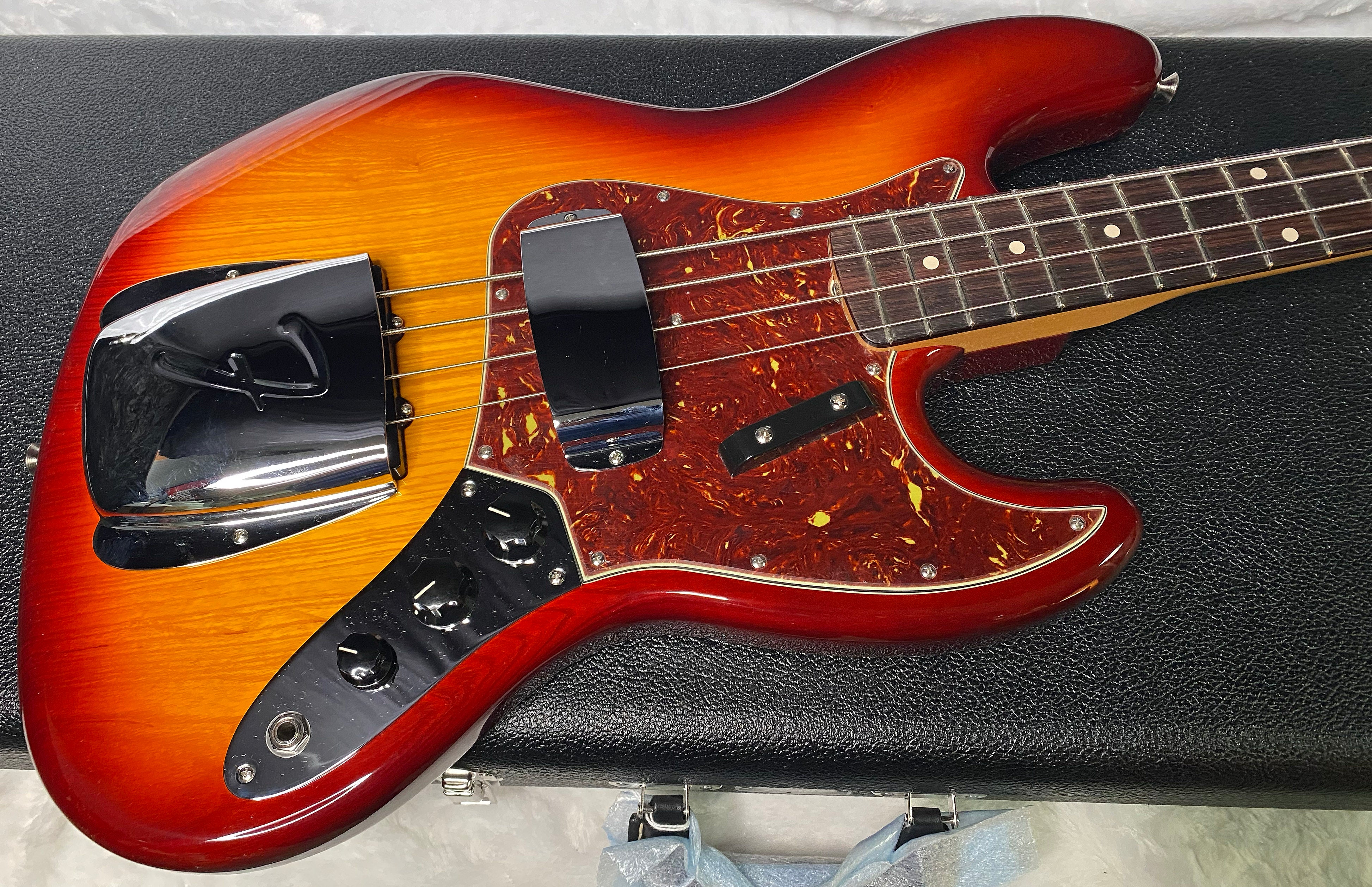 NEW! Fender Custom Shop 64 Jazz Bass NOS - Ash Body - Aged Cherry Sunburst - 9.7 lbs - Authorized Dealer - G06980