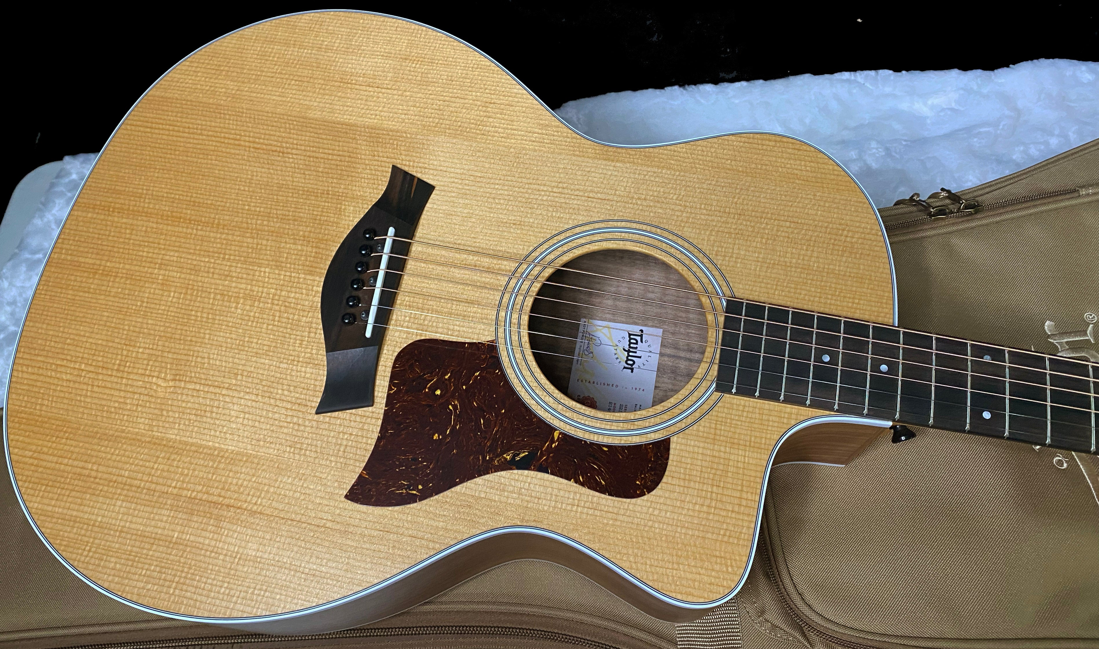 NEW! Taylor 214ce Grand Auditorium Acoustic-Electric Guitar Natural Finish - 4.35lbs - Authorized Dealer - G06275