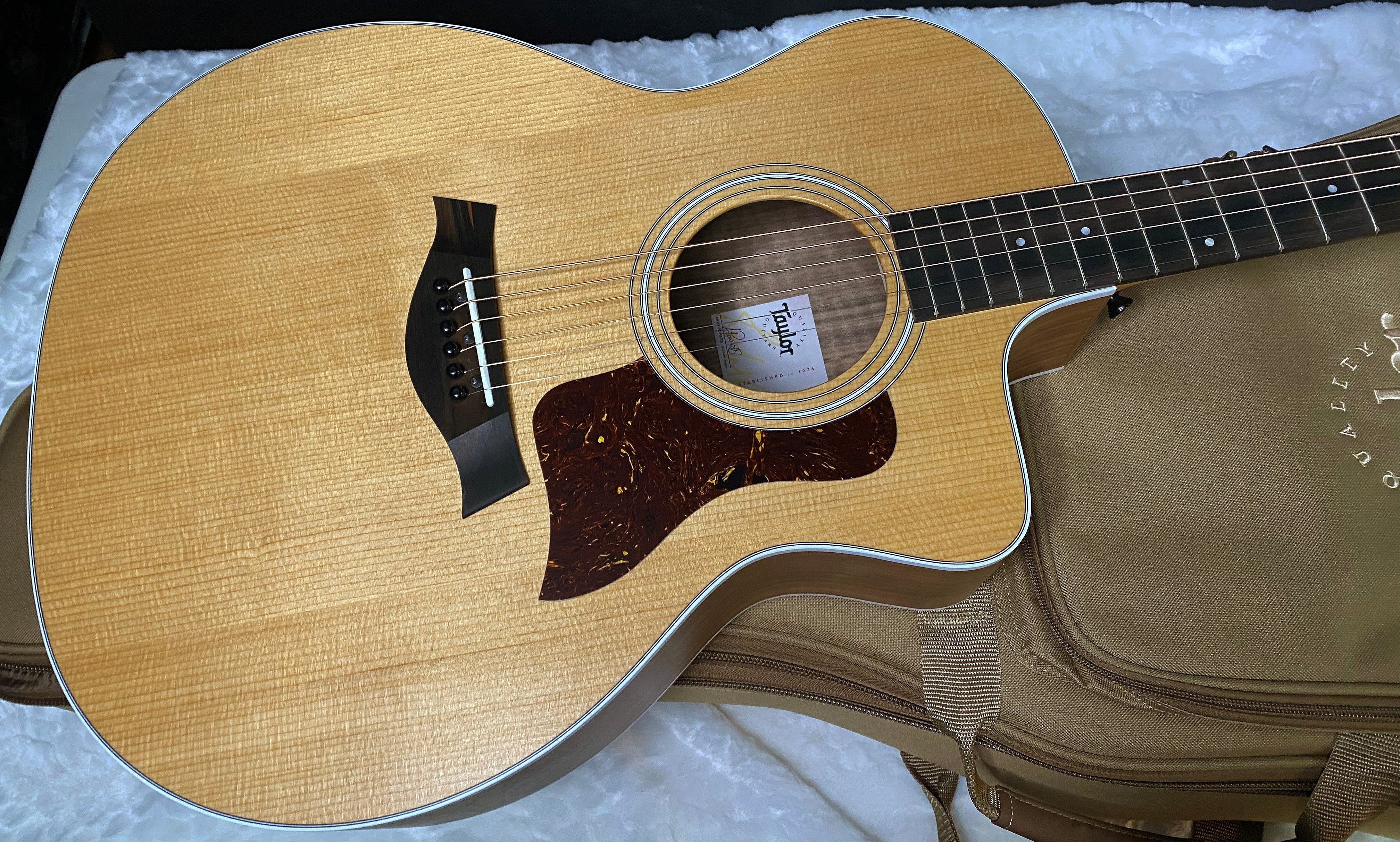 NEW! Taylor 214ce Grand Auditorium Acoustic-Electric Guitar Natural Finish - 4.35lbs - Authorized Dealer - G06275