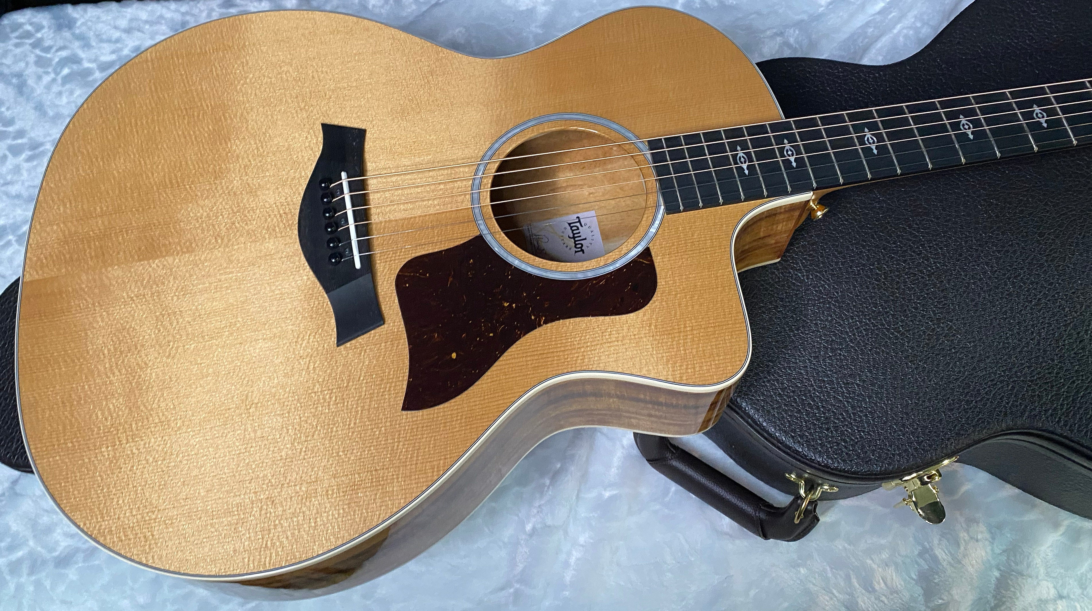 Taylor 214ce-K DLX Koa Grand Auditorium Acoustic-Electric Guitar Natural Finish - 4.65lbs - Authorized Dealer - G06230