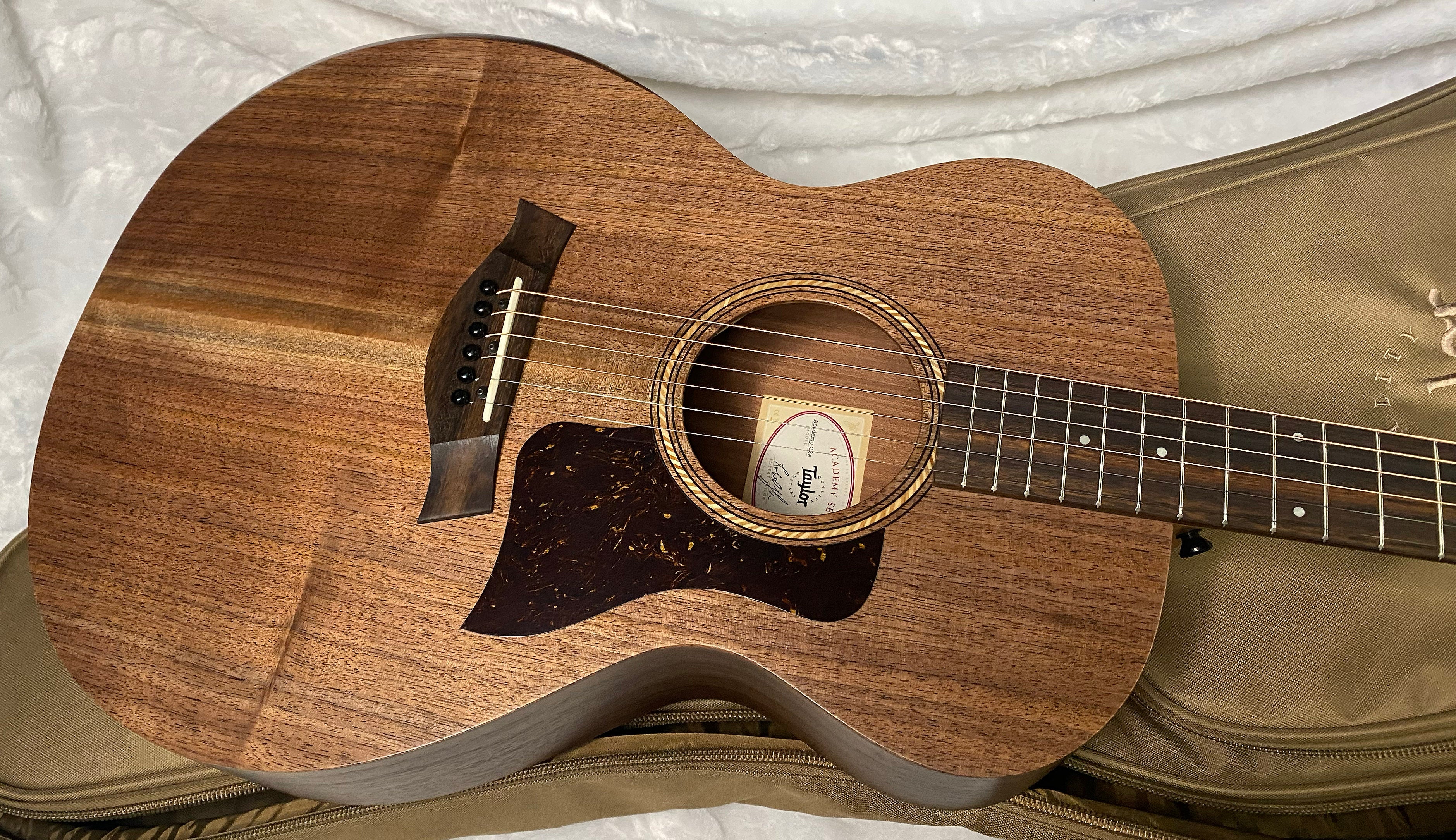 NEW! Taylor - Academy 22e Acoustic-electric Guitar - Natural - 4.25lbs - Authorized Dealer - G06270
