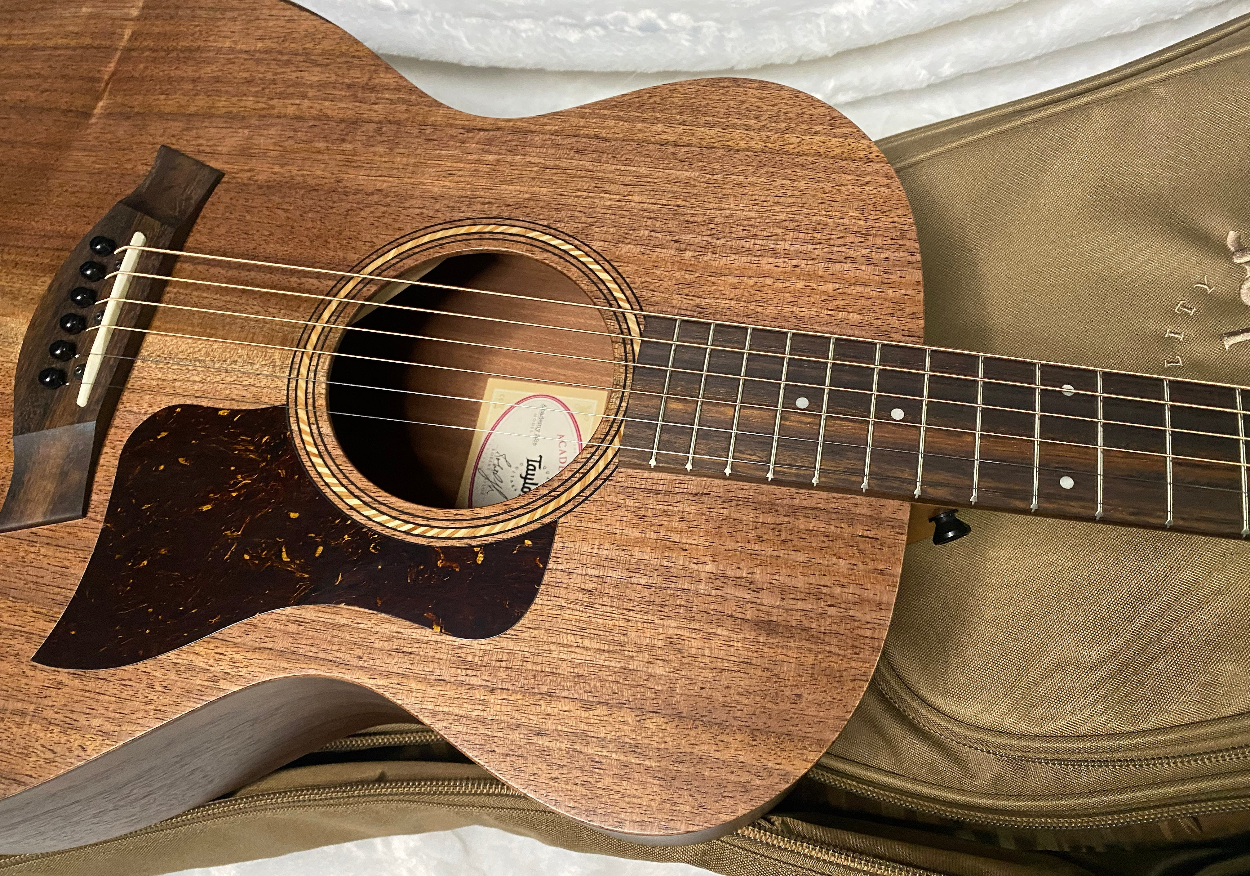 NEW! Taylor - Academy 22e Acoustic-electric Guitar - Natural - 4.25lbs - Authorized Dealer - G06270