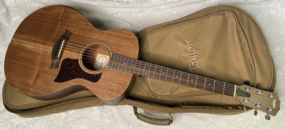 NEW! Taylor - Academy 22e Acoustic-electric Guitar - Natural - 4.25lbs - Authorized Dealer - G06270