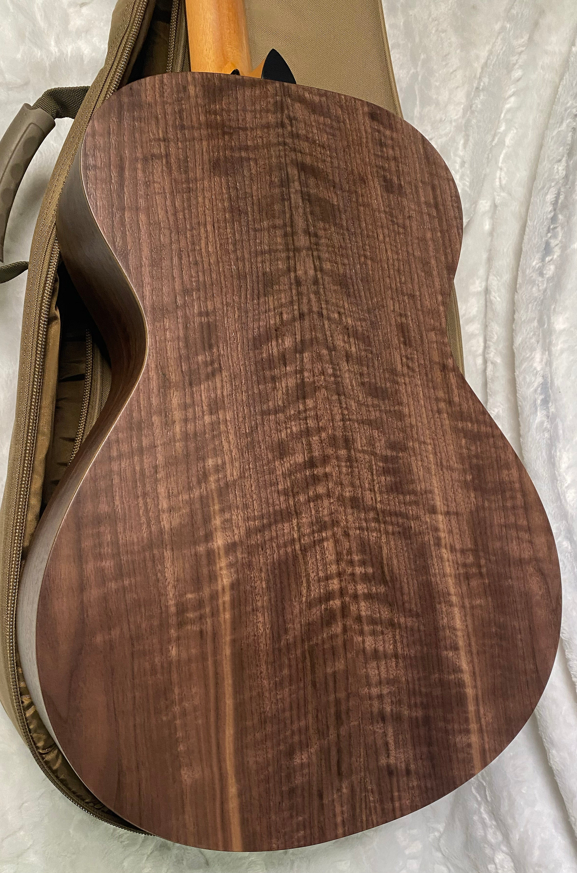 NEW! Taylor - Academy 22e Acoustic-electric Guitar - Natural - 4.25lbs - Authorized Dealer - G06270