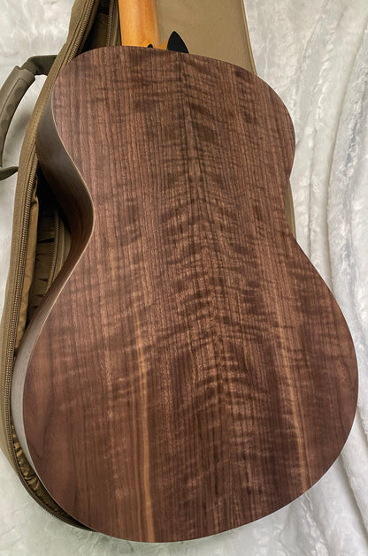 NEW! Taylor - Academy 22e Acoustic-electric Guitar - Natural - 4.25lbs - Authorized Dealer - G06270