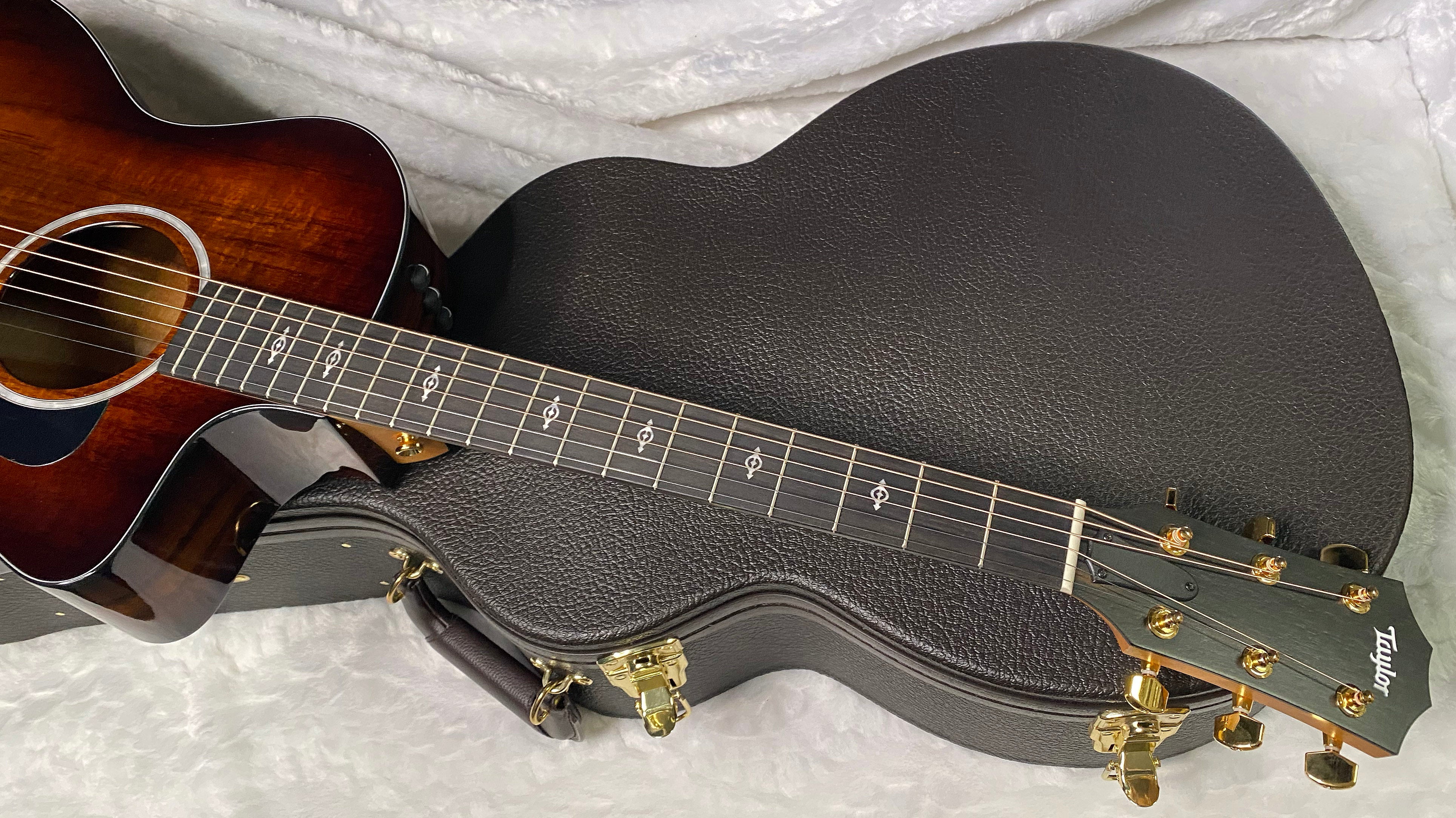 NEW! Taylor 224ce-K DLX Grand Auditorium Acoustic-Electric Guitar - Tobacco - 4.85lbs - Authorized Dealer - G06250