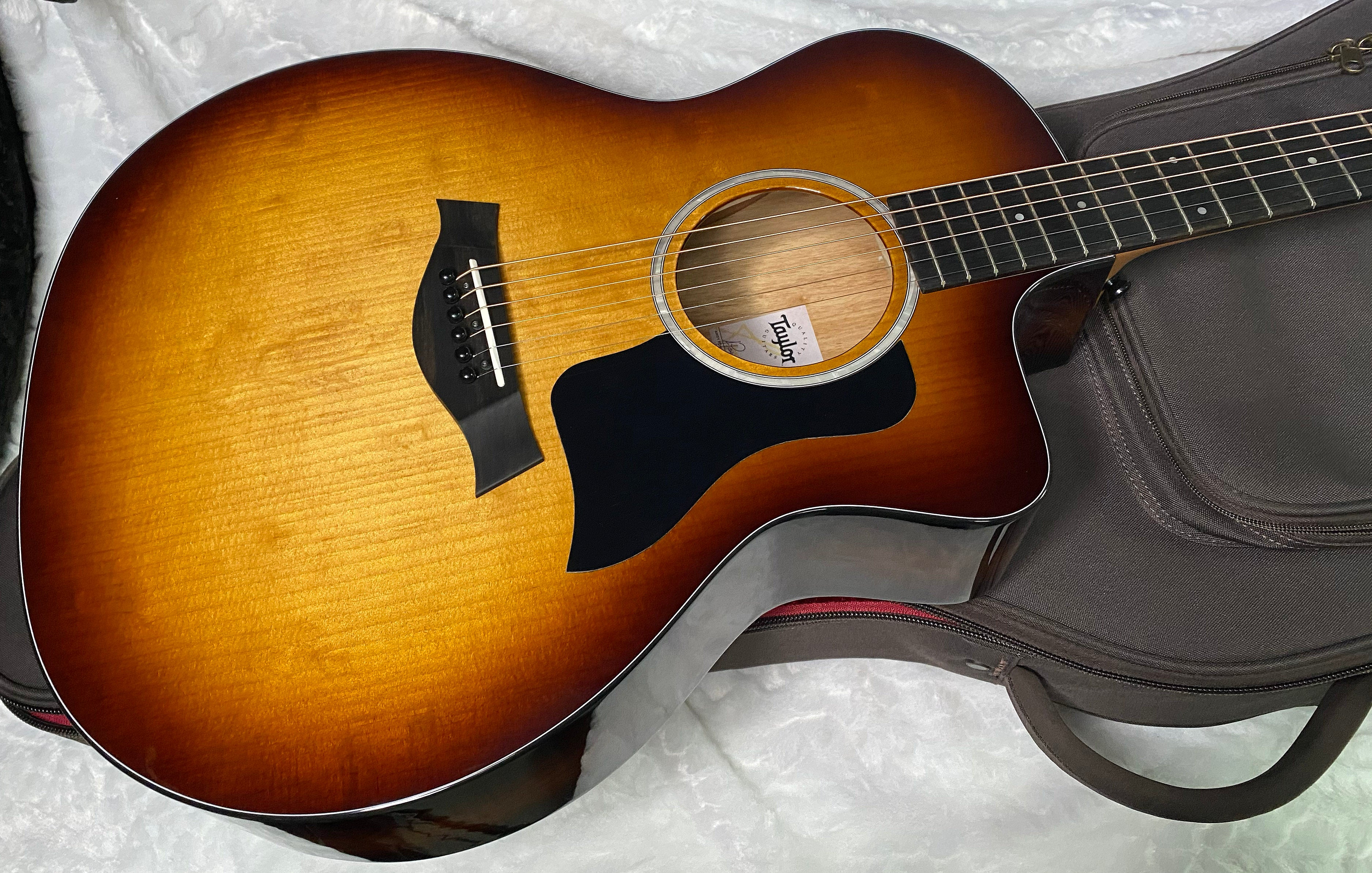Taylor 214ce-K SB Plus Acoustic-electric Guitar - Shaded Edgeburst Finish - 4.8lbs - Authorized Dealer - G06263