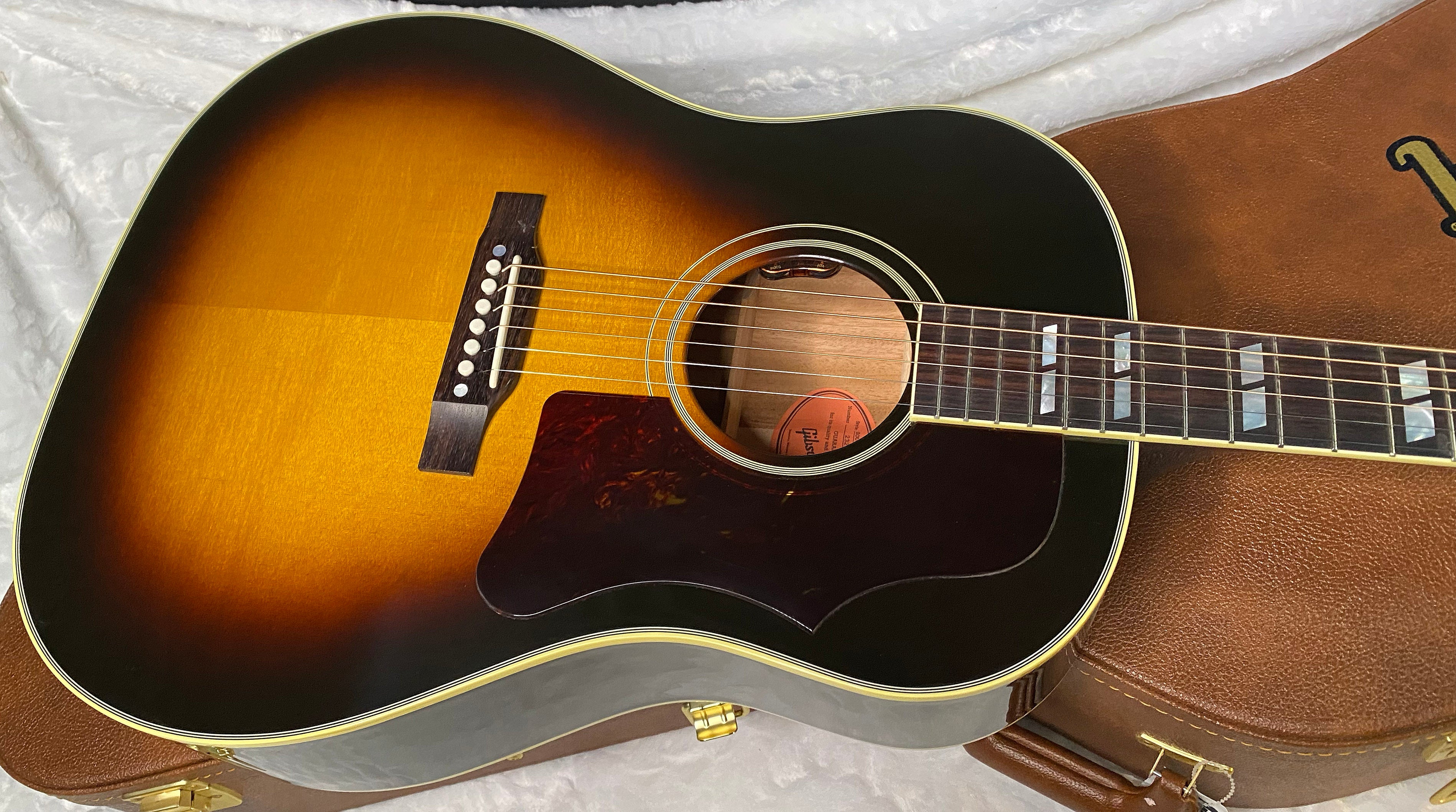 NEW ! Gibson Southern Jumbo Original Vintage Sunburst - 4.35 lbs - Authorized Dealer - In Stock - Warranty- G06311