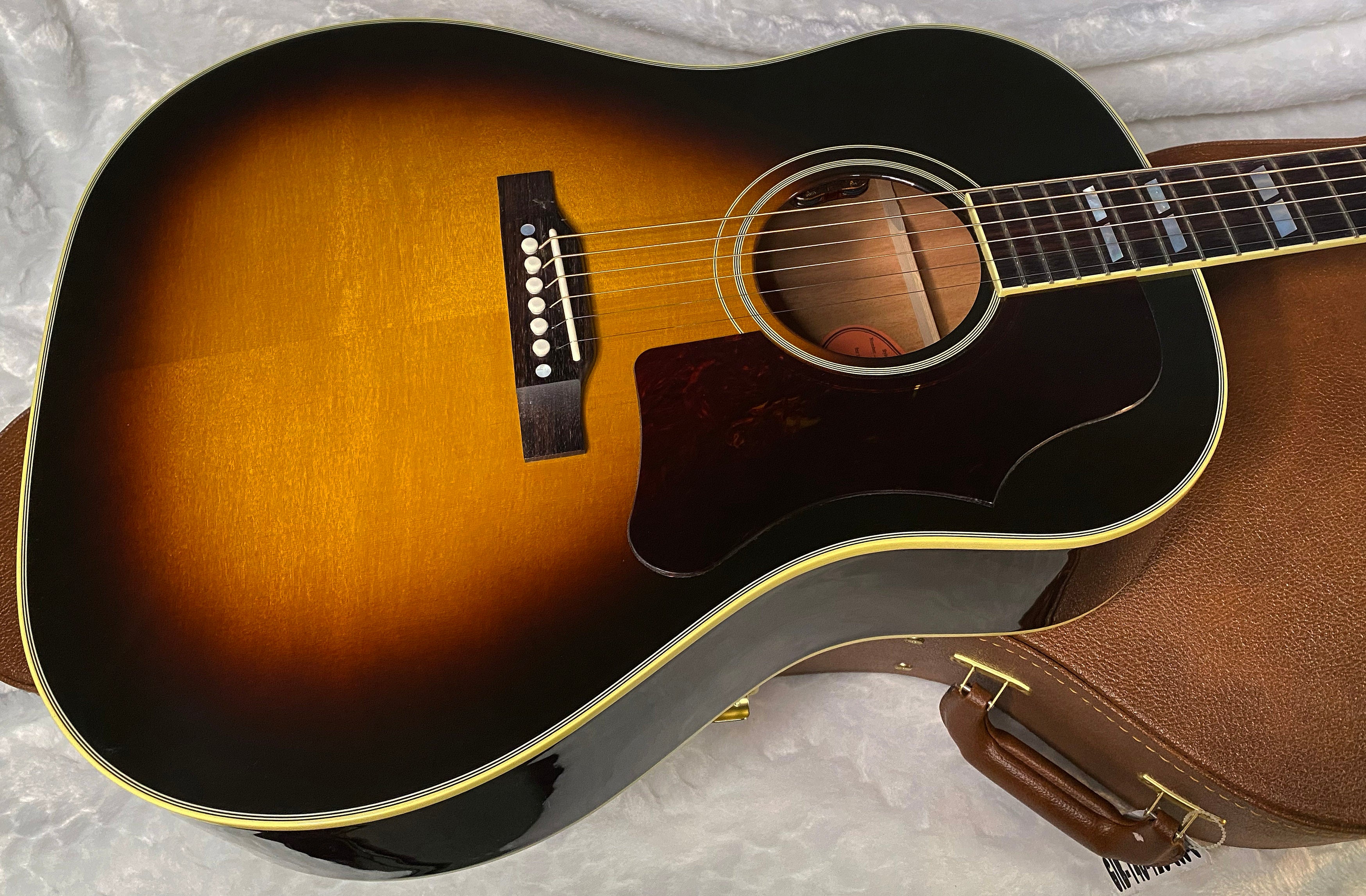 NEW ! Gibson Southern Jumbo Original Vintage Sunburst - 4.35 lbs - Authorized Dealer - In Stock - Warranty- G06311