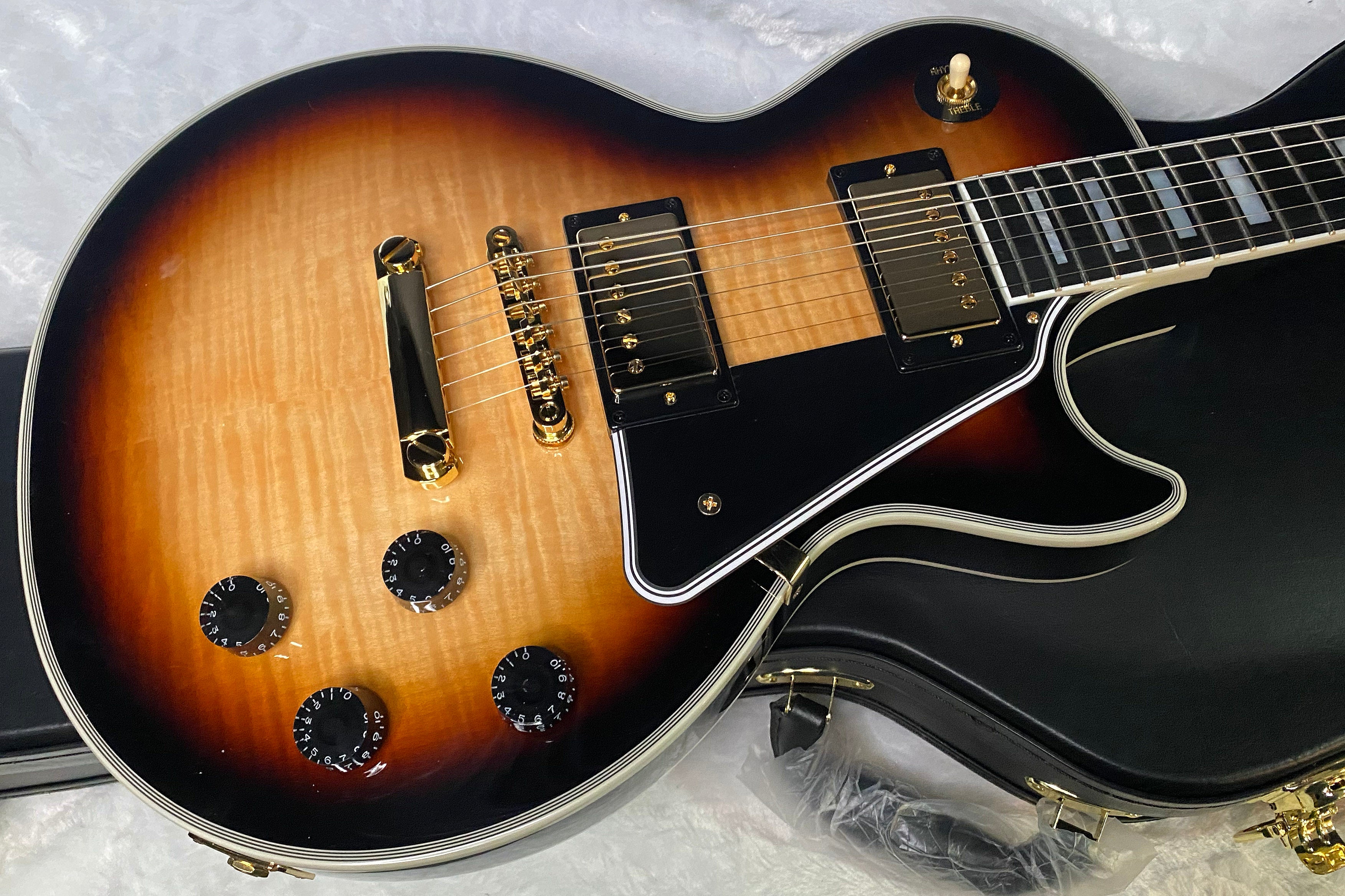 NEW ! Epiphone Les Paul Custom Inspired by Gibson Electric Guitar - Flame Top - Only 10.1 lbs - Authorized Dealer - G06994