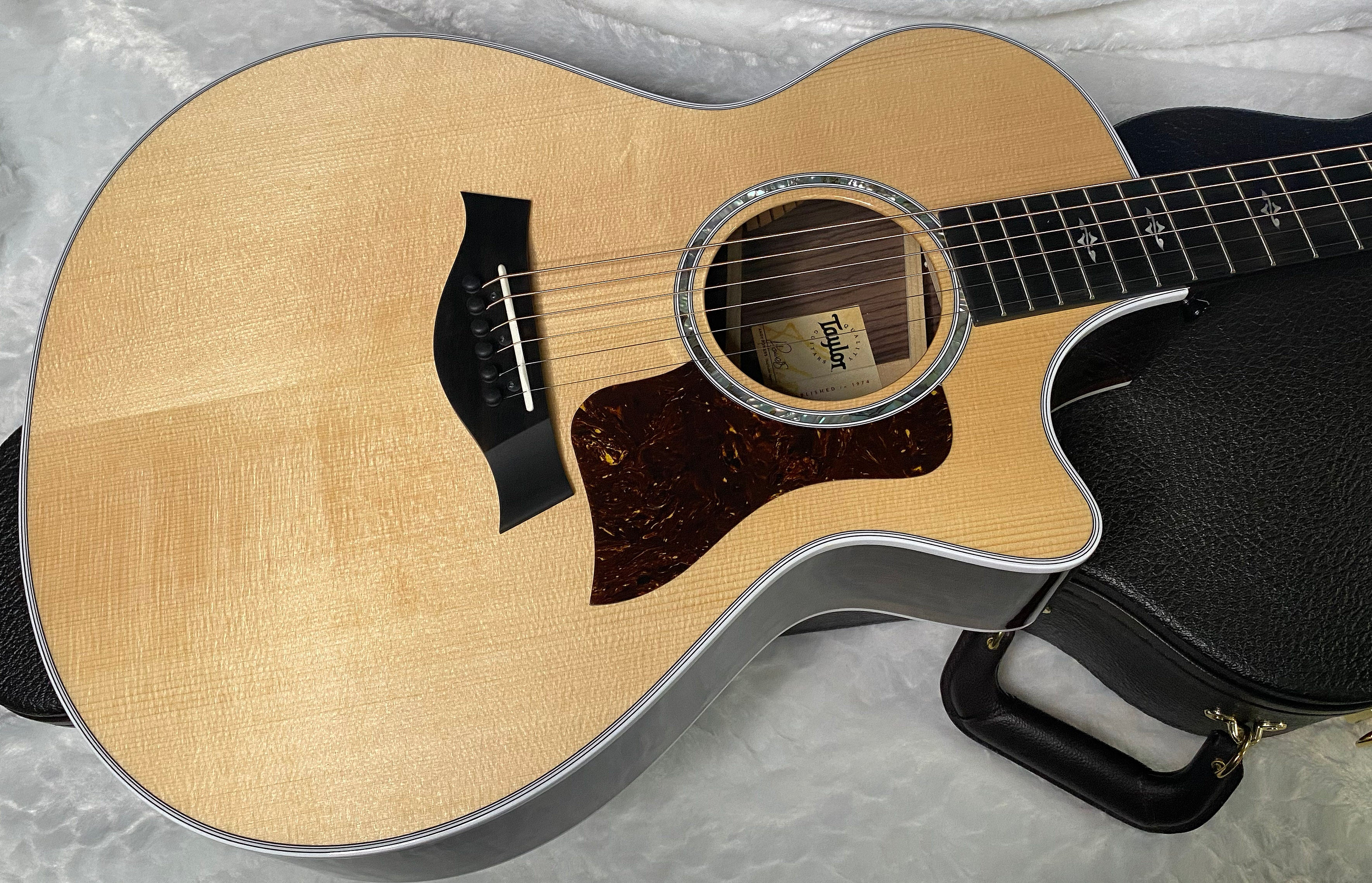 NEW! Taylor 412ce V-Class Acoustic-Electric Guitar - Natural - Authorized Dealer - 4.65 lbs - G06276