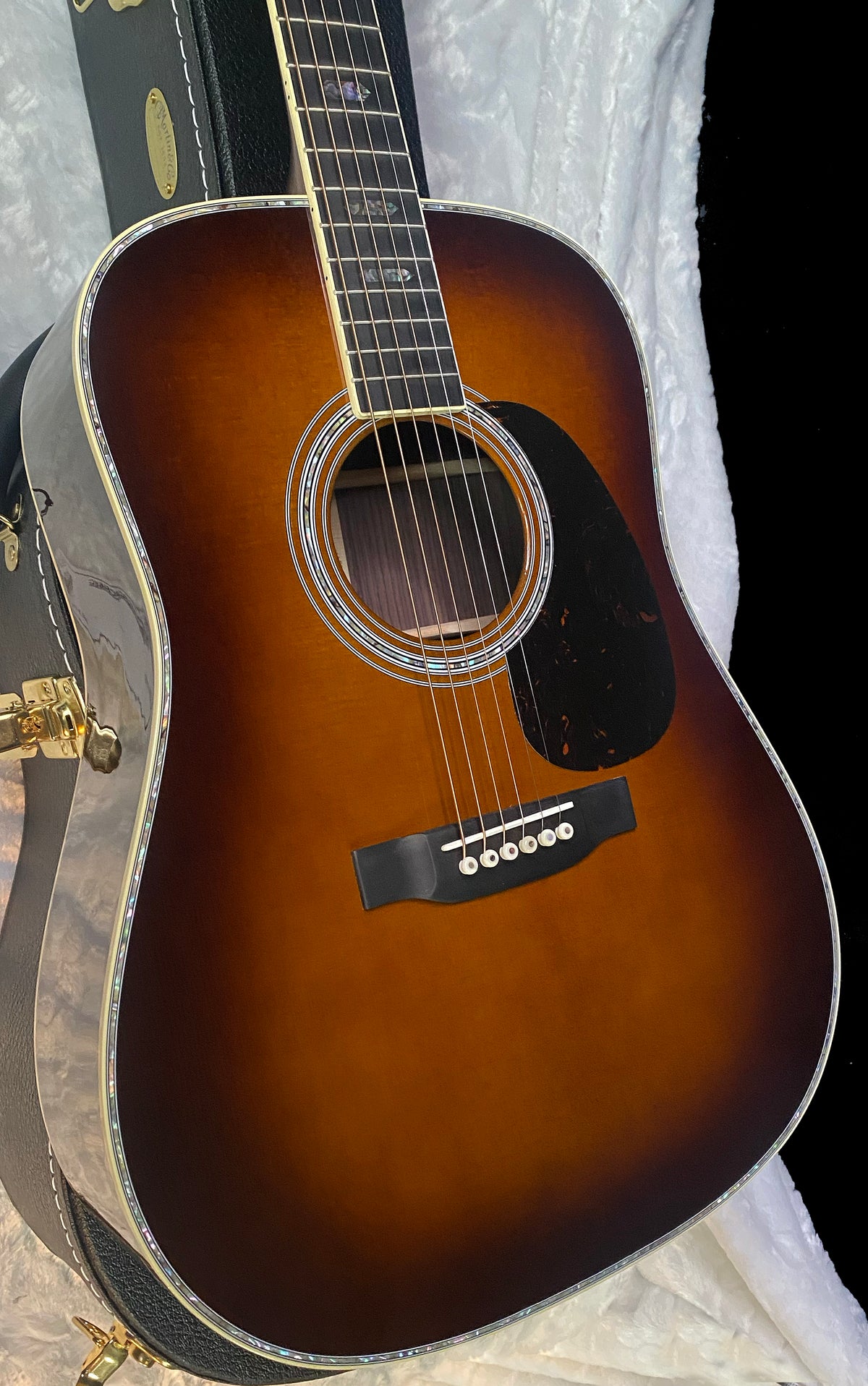 NEW ! Martin D-41 - NEW Spec - 10Y25D41AMBERTONE - Authorized Dealer - Ambertone Finish - 4.3lbs - G07742