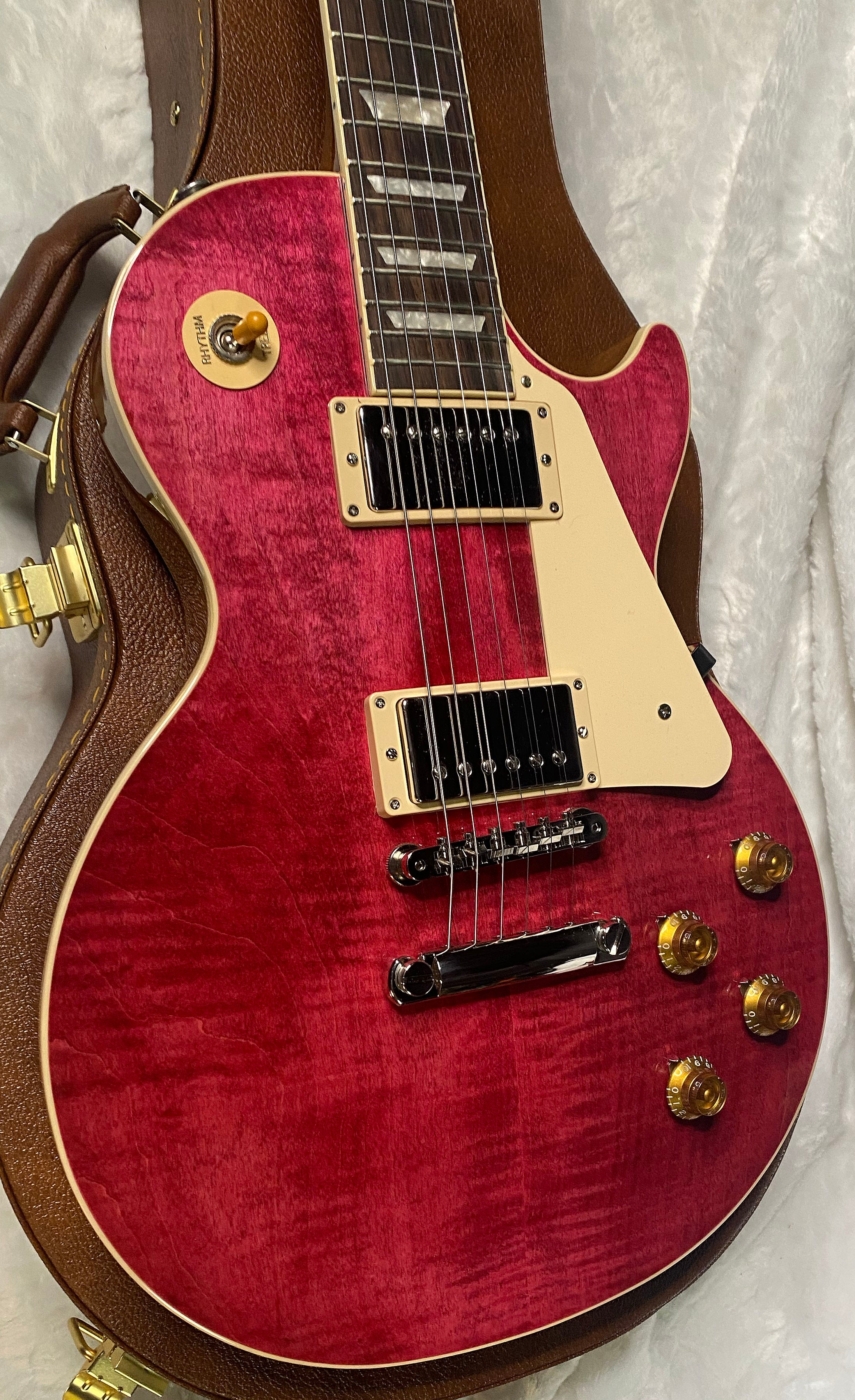 NEW! ! Gibson Les Paul 50's Standard - Translucent Fuchsia - Beautiful Flame Maple Top - Authorized Dealer - Only 8.9 lbs - G06321