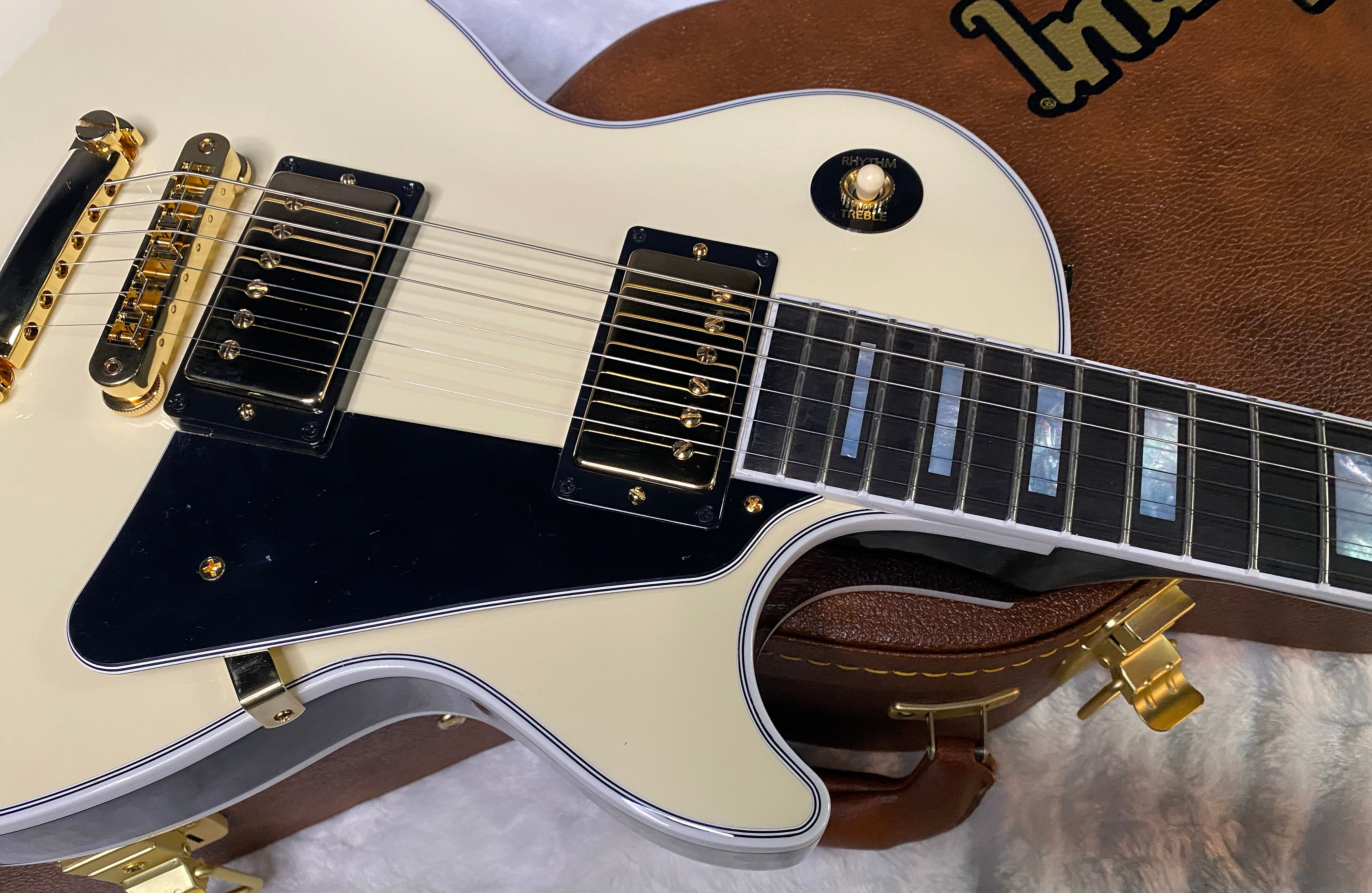NEW! Gibson USA Les Paul Custom 70s - Buttercream - 10.35lbs - Authorized Dealer - G07014