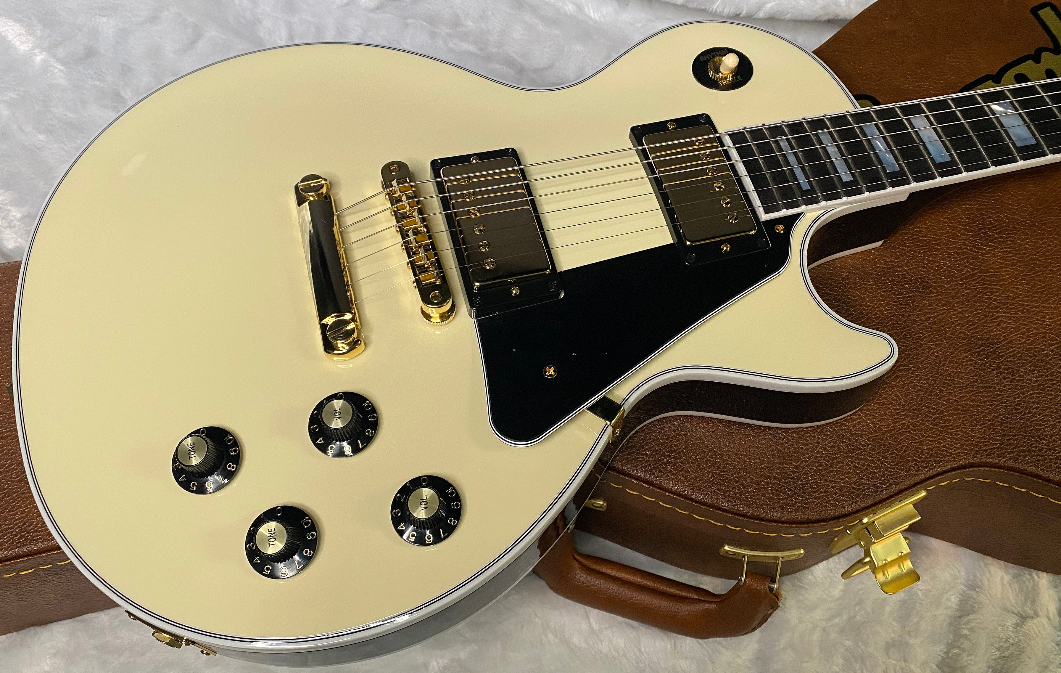 NEW! Gibson USA Les Paul Custom 70s - Buttercream - 10.35lbs - Authorized Dealer - G07014