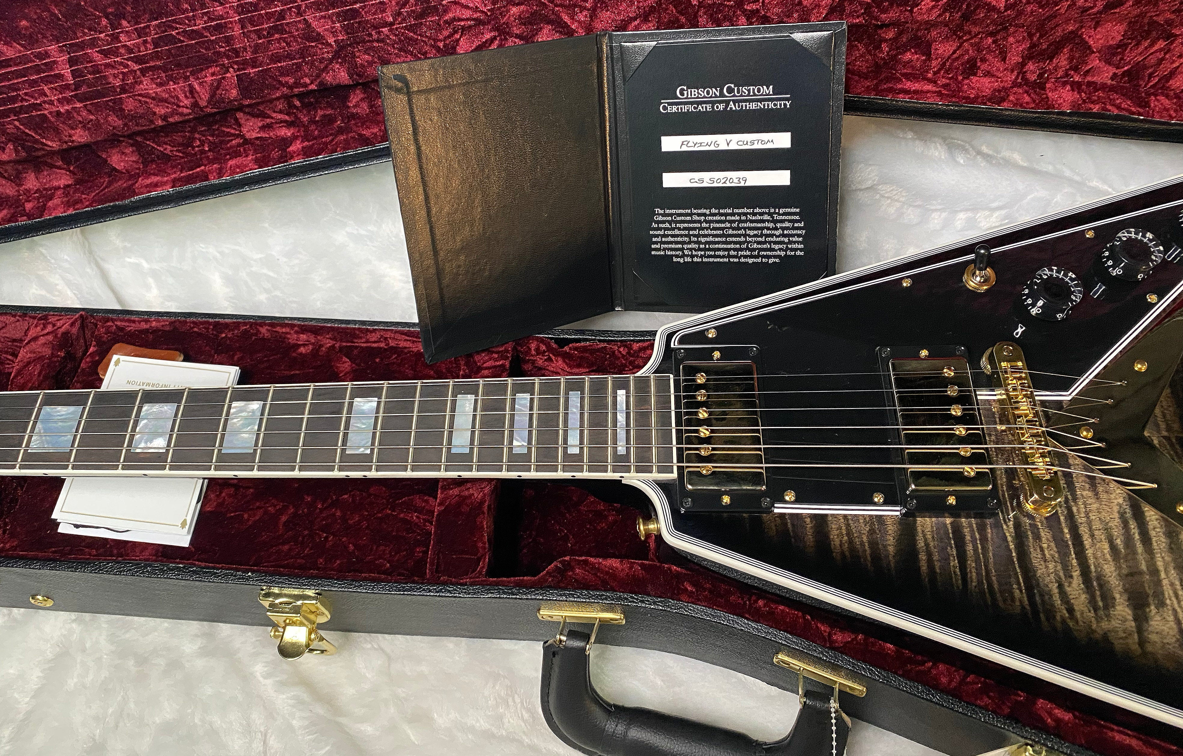 NEW! Gibson Custom Shop Flying V Custom - Cobra Black Curly Flame Top - Authorized Dealer - Ultra RARE! 7.1 lbs - G07007