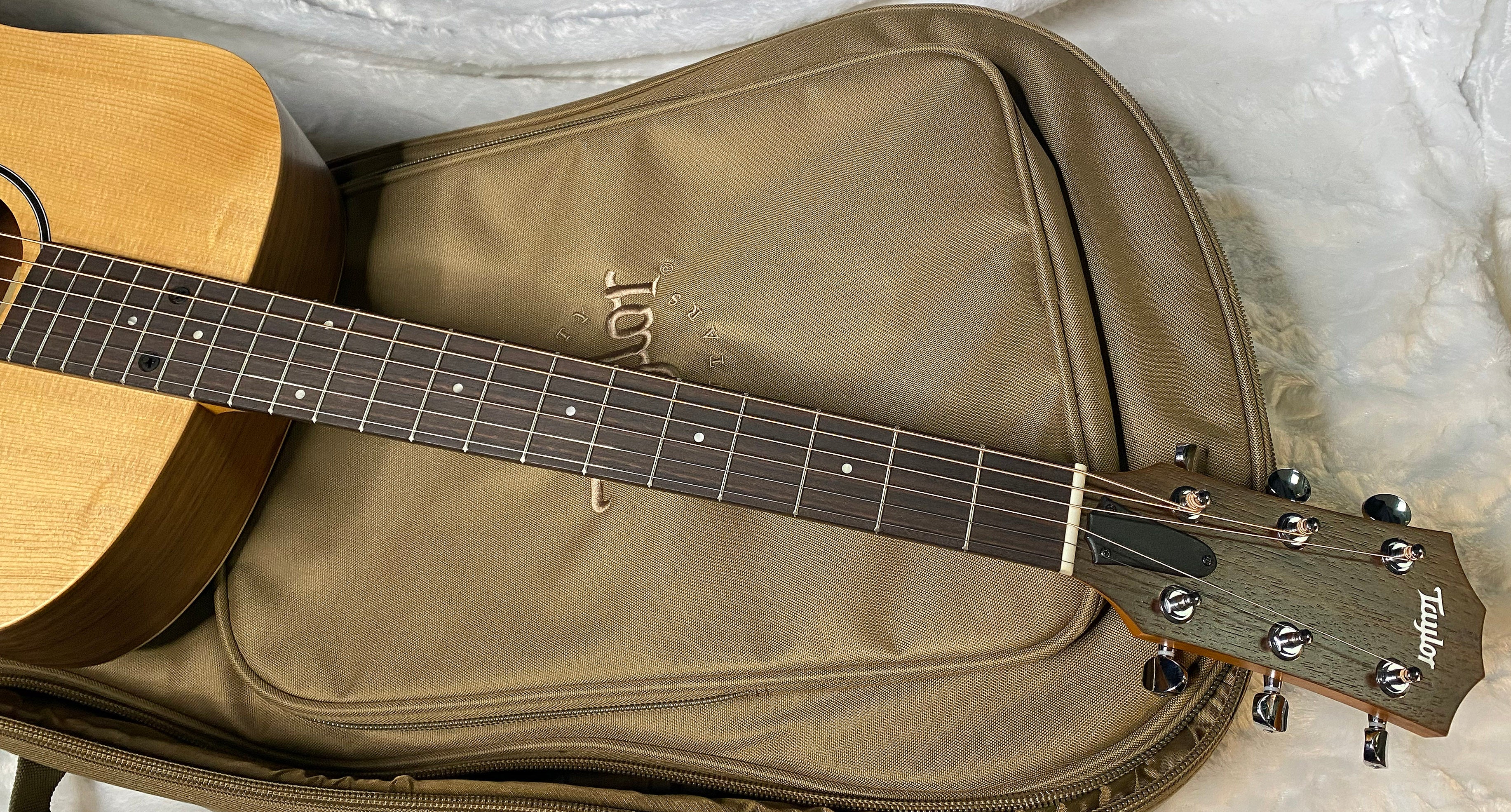 NEW! Taylor Big Baby Taylor BBT - Natural - 4.1lbs - Authorized Dealer - G06237