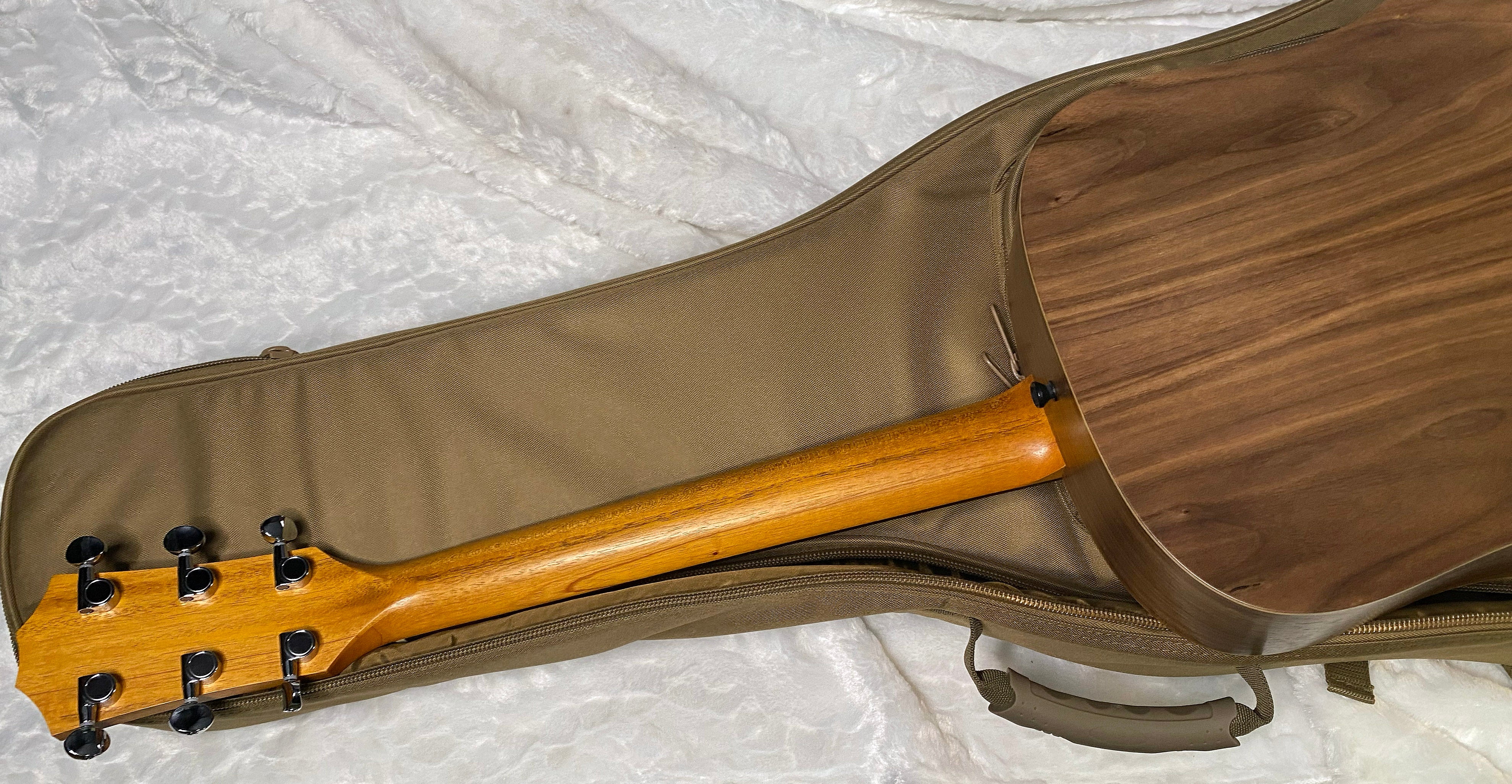 NEW! Taylor Big Baby Taylor BBT - Natural - 4.1lbs - Authorized Dealer - G06237