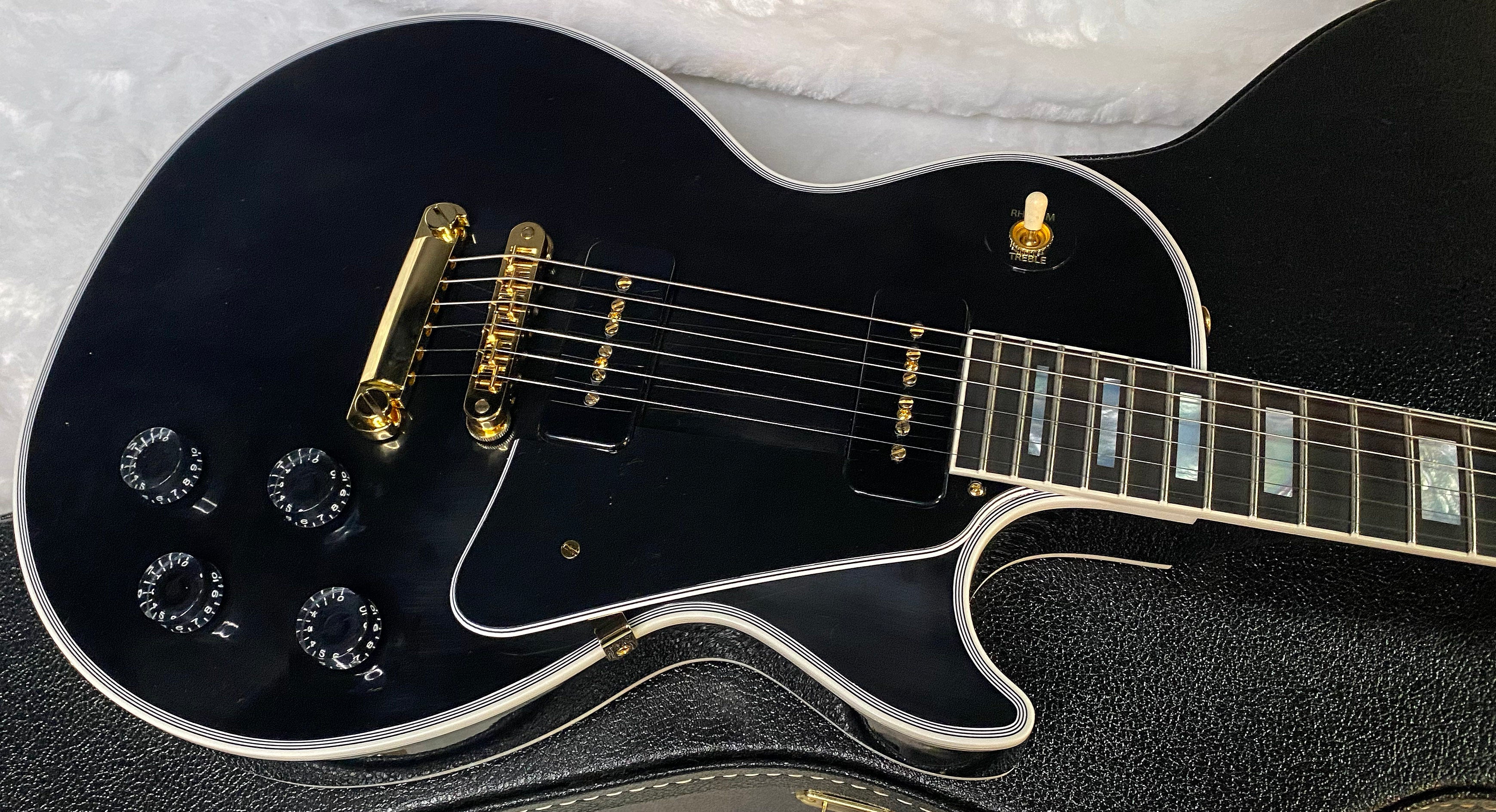NEW! Gibson Les Paul Custom - Dealer Select - P90 Pick-Ups - VOS Ebony Finish - Custom Shop M2M - Authorized Dealer - 9.7 lbs - G07008