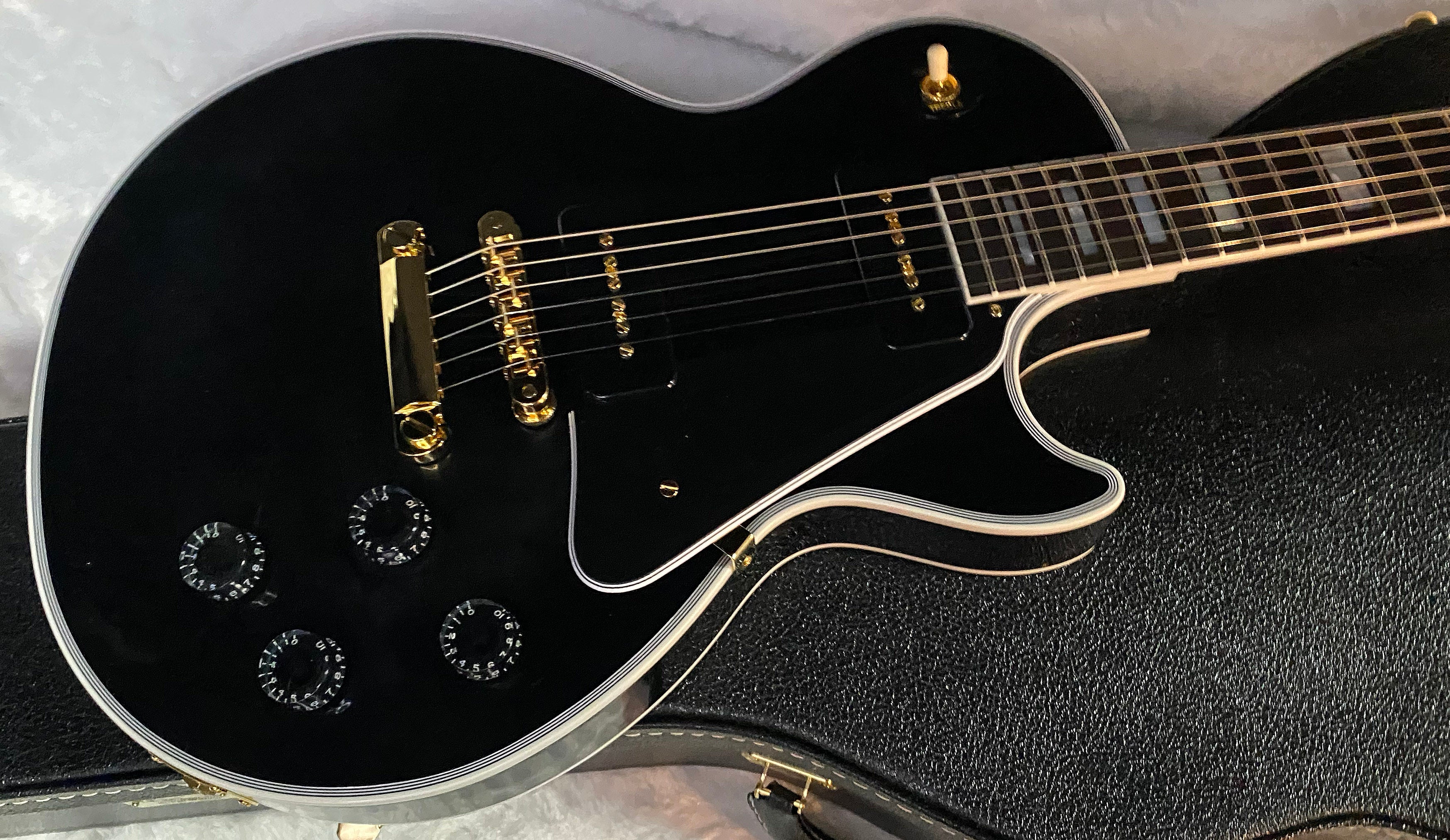 NEW! Gibson Les Paul Custom - Dealer Select - P90 Pick-Ups - VOS Ebony Finish - Custom Shop M2M - Authorized Dealer - 9.7 lbs - G07008