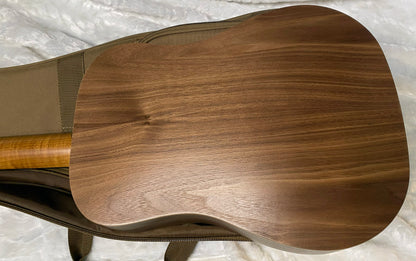 NEW! Taylor Baby Taylor BT1e Walnut Acoustic Guitar - Natural Sitka Spruce - 3.3lbs - Authorized Dealer - G06287